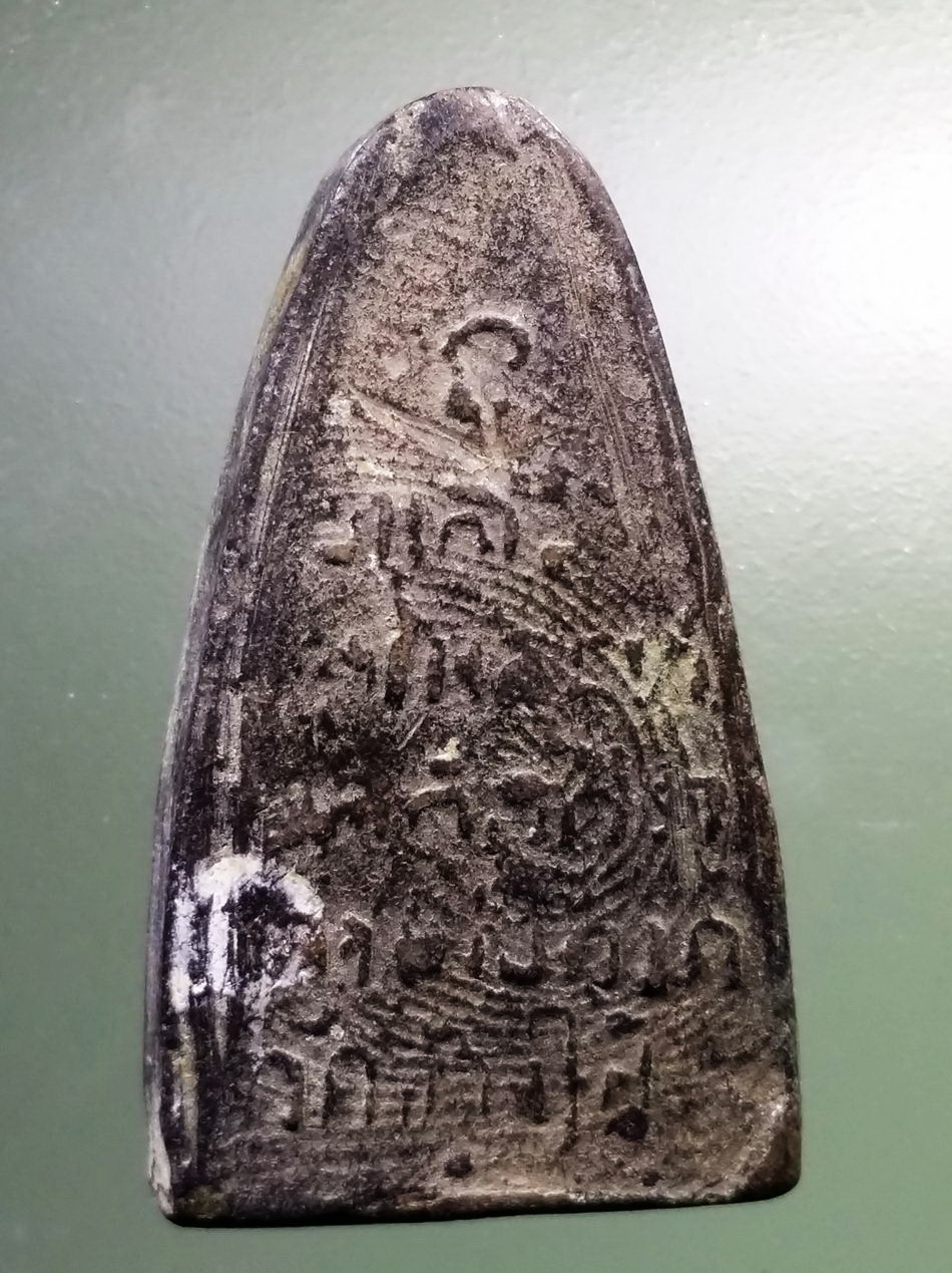 รหัสสินค้า หลวงปู่ทวด วัดต่างๆ 520 หลวงปู่ทวดเนื้อดินเผาวัดช้างให้จังหวัดปัตตานีสร้างปี 2513 พระครูใบฎีกาขาวสร้าง พิมตาโปน (พิมพ์ตลก) หายากกว่าทุกพิมพ์ พระรายการนี้ให้เช่าบูชาแล้ว