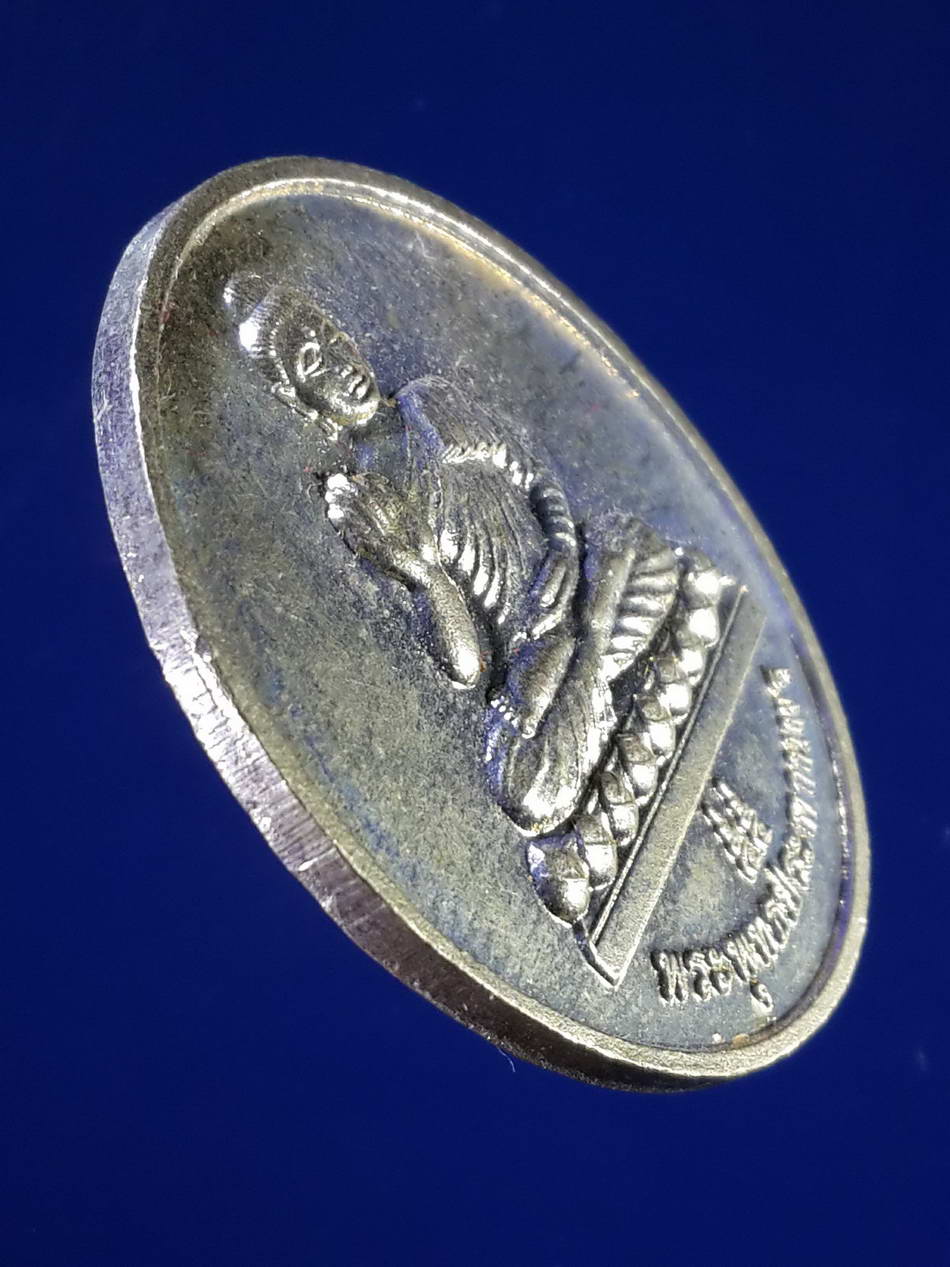 FB 50 เหรียญอัลปาก้าพระพุทธหน้าอินเดียปางประทานพร หลังรอยพระพุทธบาท ไม่ทราบที่ พระรายการนี้ให้เช่าบูชาแล้ว