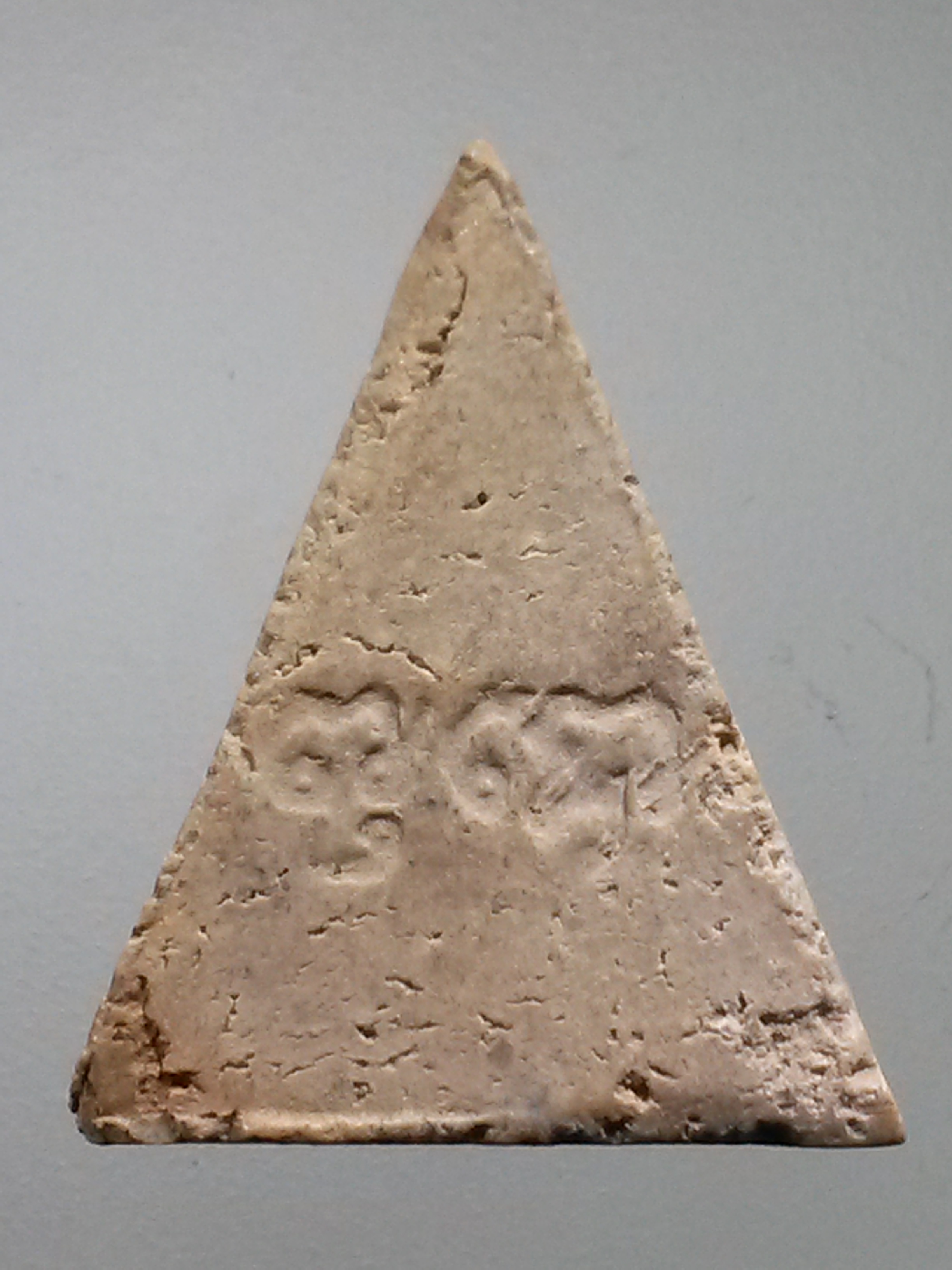 รหัสสินค้า พระไม่ทราบที่ 484 พระพุทธเนื้อผง พิมพ์สามเหลี่ยม หลังยันต์พุทโธ ไม่ทราบที่