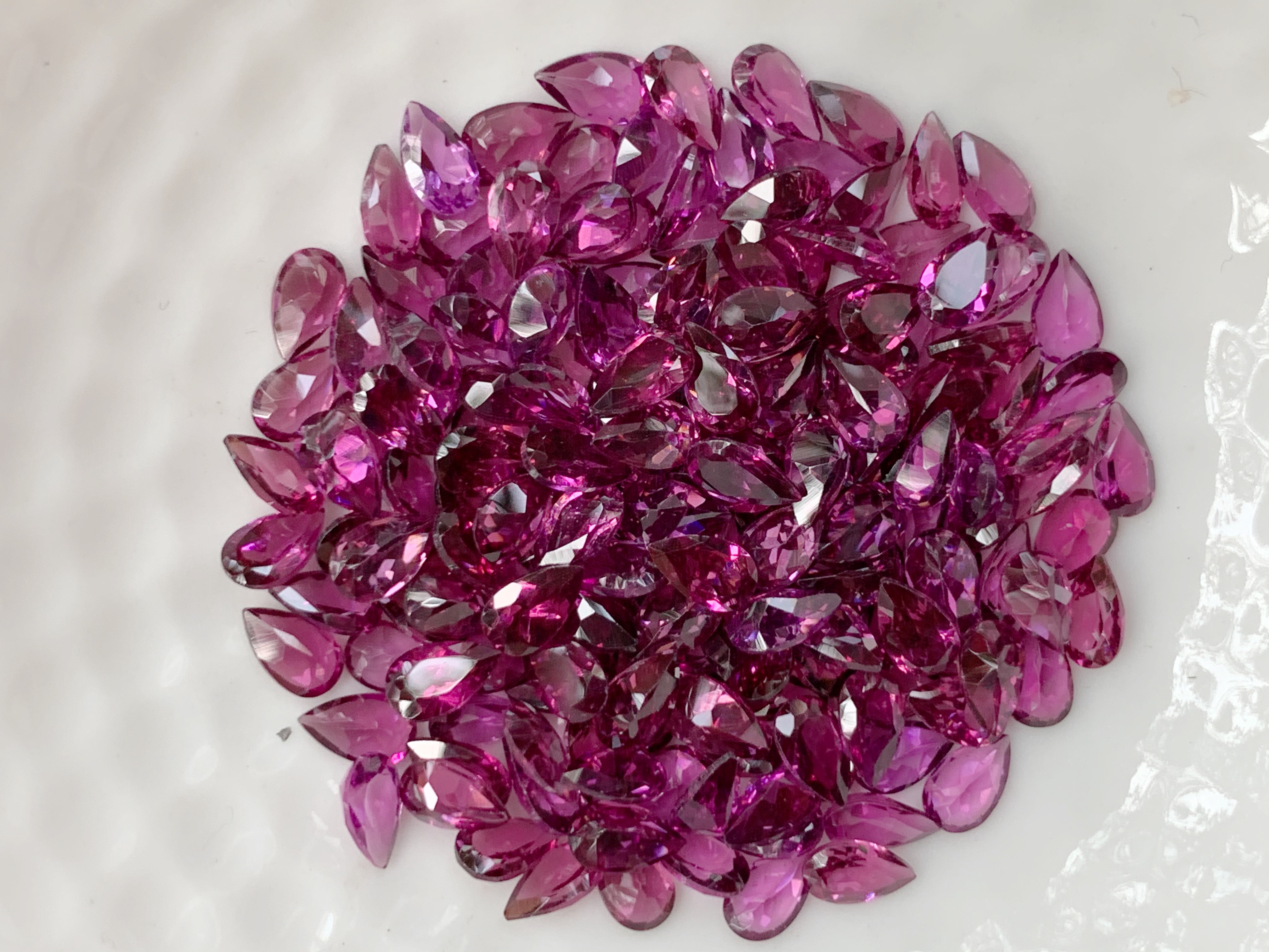 โรโดไลท์หยดน้ำ 5X3 มม. 5 กะรัต