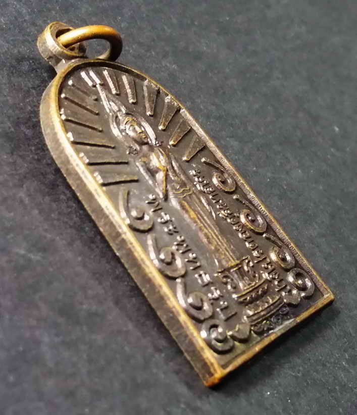 รหัสสินค้า ขอนแก่น 009 เหรียญพระพุทธรูปปางโปรดองคุลีมาลโจร วัดป่าวิเวกธรรม จังหวัดขอนแก่น สร้างปี 2547 พระรายการนี้ให้เช่าบูชาแล้ว