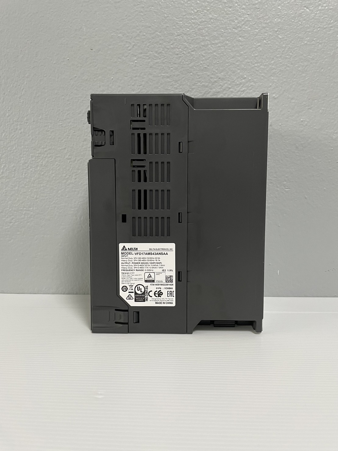 Delta Inverter VFD17AMS43ANSAA 10HP 7.5kW (Input 380V 3-Phase Output 380V 3-Phase )