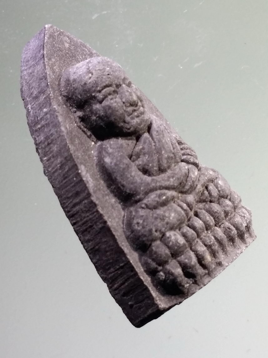 รหัสสินค้า หลวงปู่ทวด วัดต่างๆ 558 หลวงปู่ทวด เนื้อผงผสมว่าน หลังยันต์นะเฉลียวเพช ไม่ทราบปีที่สร้าง