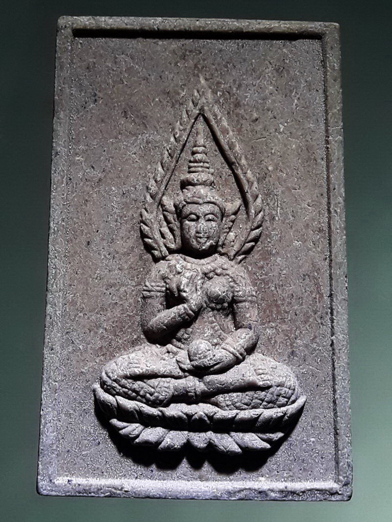 รหัสสินค้า พระเนื้อดิน ผง ว่าน 10459 สมเด็จปรกโพธิ์ พระสุนทรีวาณี วัดไตรมิตรฯ ที่ระลึกสมโภชน์ สมเด็จพระมหารัชมงคลมุนี สมเด็จธงชัย