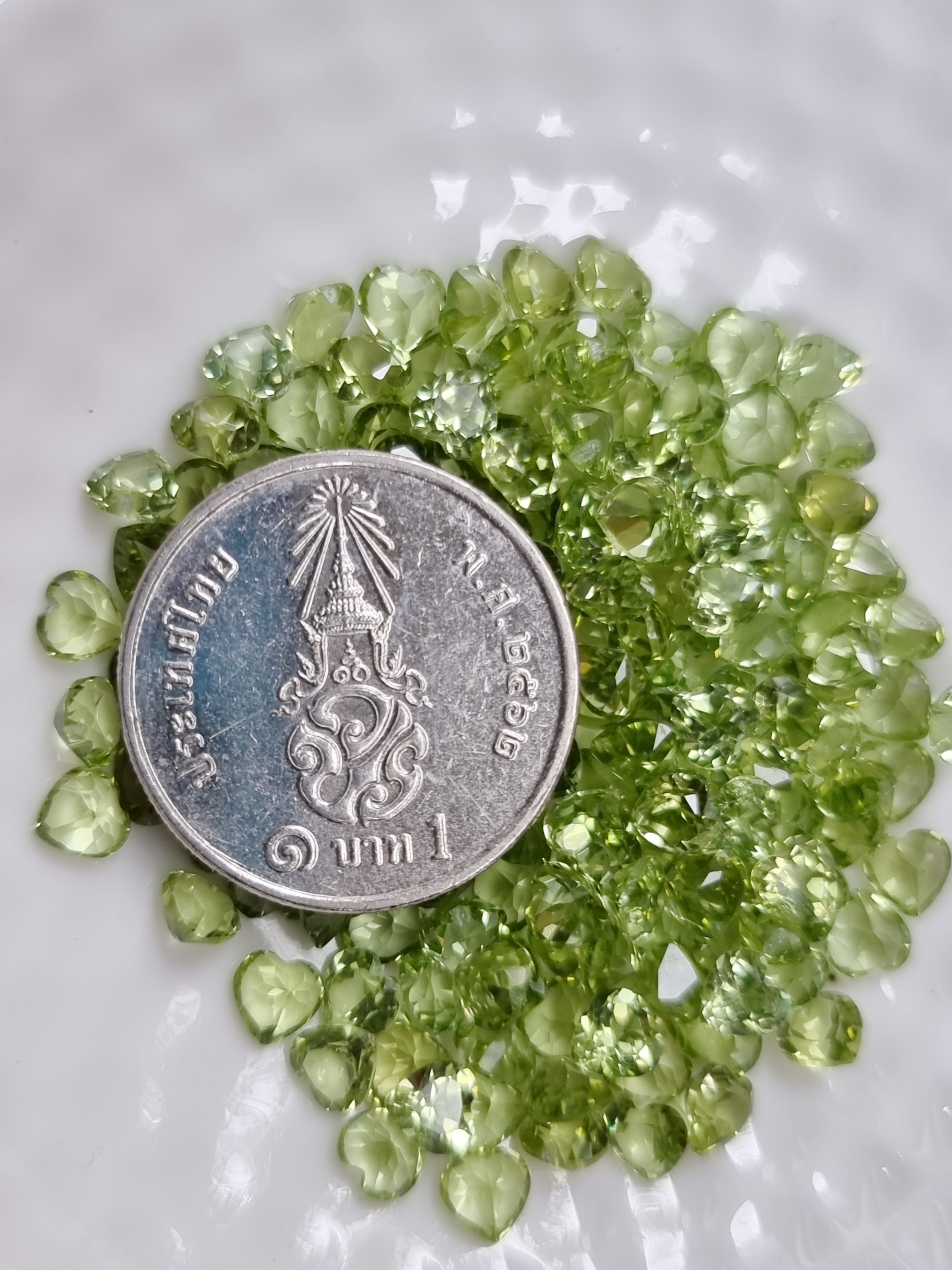 เพอริดอทหัวใจ 4x4 mm. 5 กะรัต