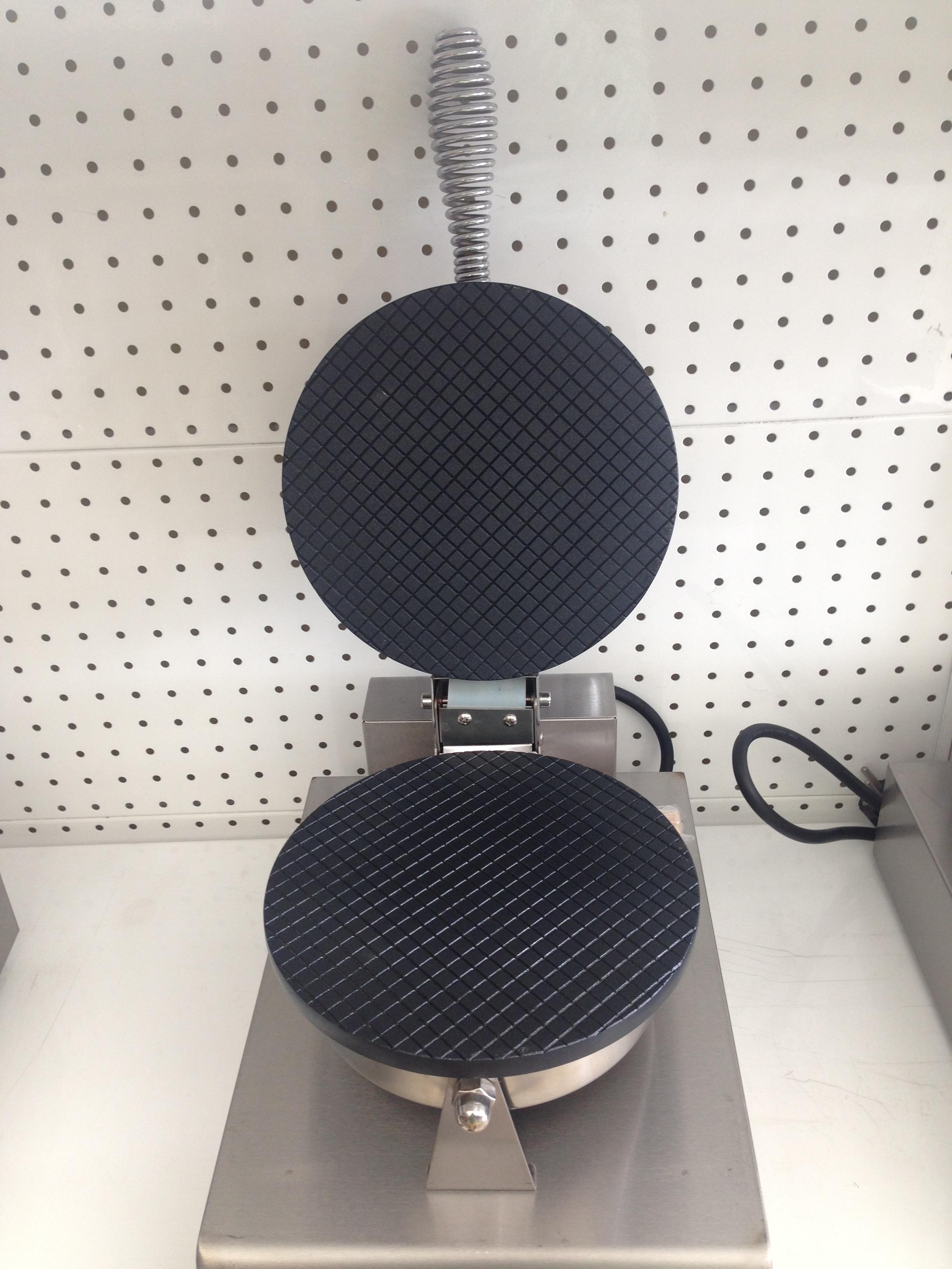 เครื่องทำโคนไอศครีม