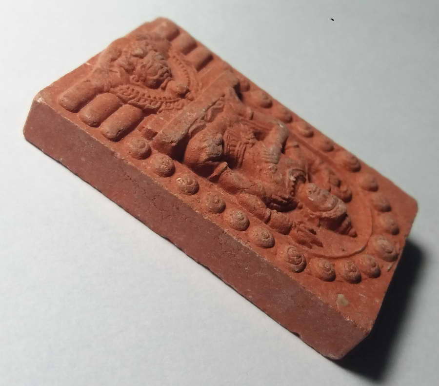 รหัสสินค้า จตุคามรามเทพ 068 จตุคามรามเทพ หลังพระแม่ธรณีบีบมวยผม เนื้อว่านแดง ไม่ทราบรุ่น พระรายการนี้ให้เช่าบูชาแล้ว