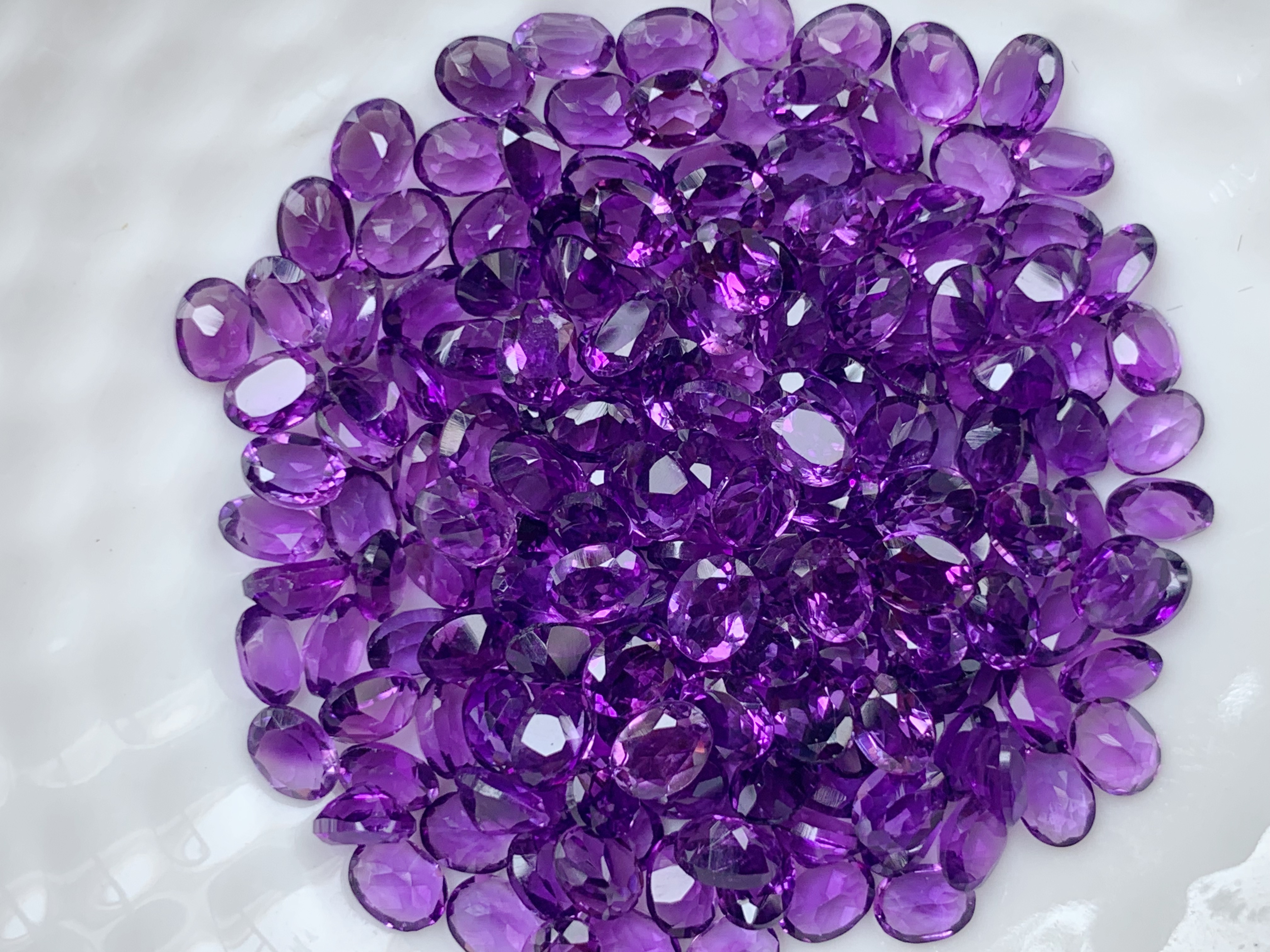 อเมทิสไข่ 4X3 มม. 5 กะรัต