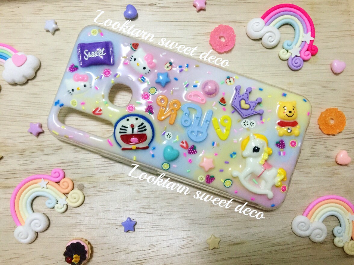 เคสสีขาว ฟ้า ชมพู เหลือง อักษรคละสี