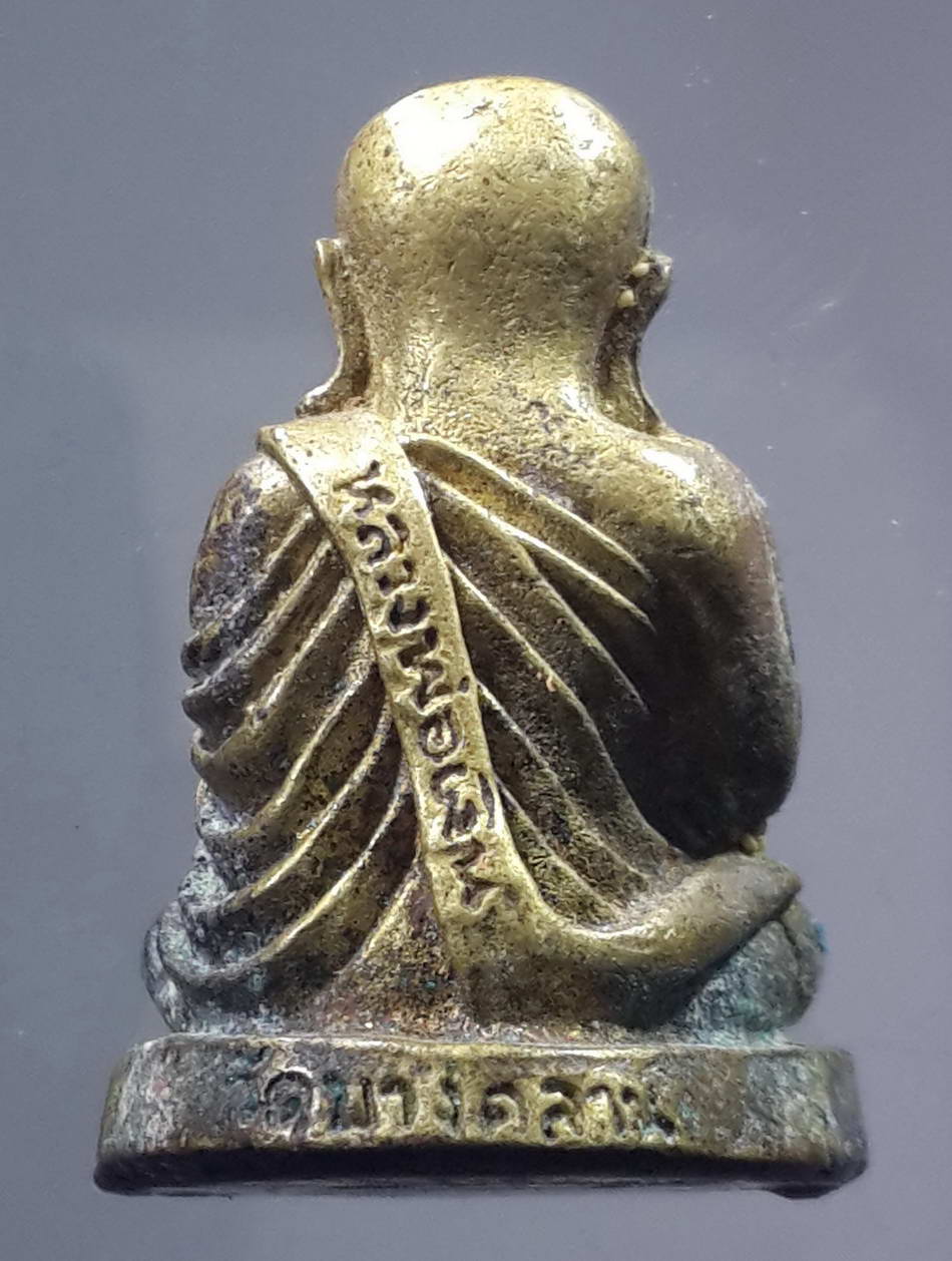 รหัสสินค้า พระกริ่ง พระหล่อ 236 รูปหล่อหลวงพ่อเงิน วัดบางคลาน จังหวัดพิจิตร ไม่ทราบปีที่สร้าง เนื้อทองเหลืองเก่ามีอายุ พระรายการนี้ให้เช่าบูชาแล้ว