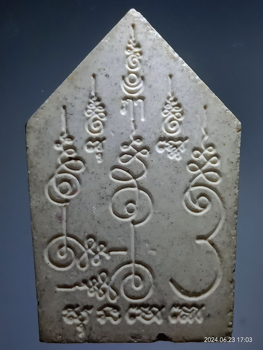 รหัสสินค้า พระเนื้อดิน เนื้อผง เนื้อว่าน 277 พระขุนแผน ห้าเหลี่ยมอกใหญ่ หลังยันต์ หัวใจ ขุนแผน สุนะโมโล ไม่ทราบที่