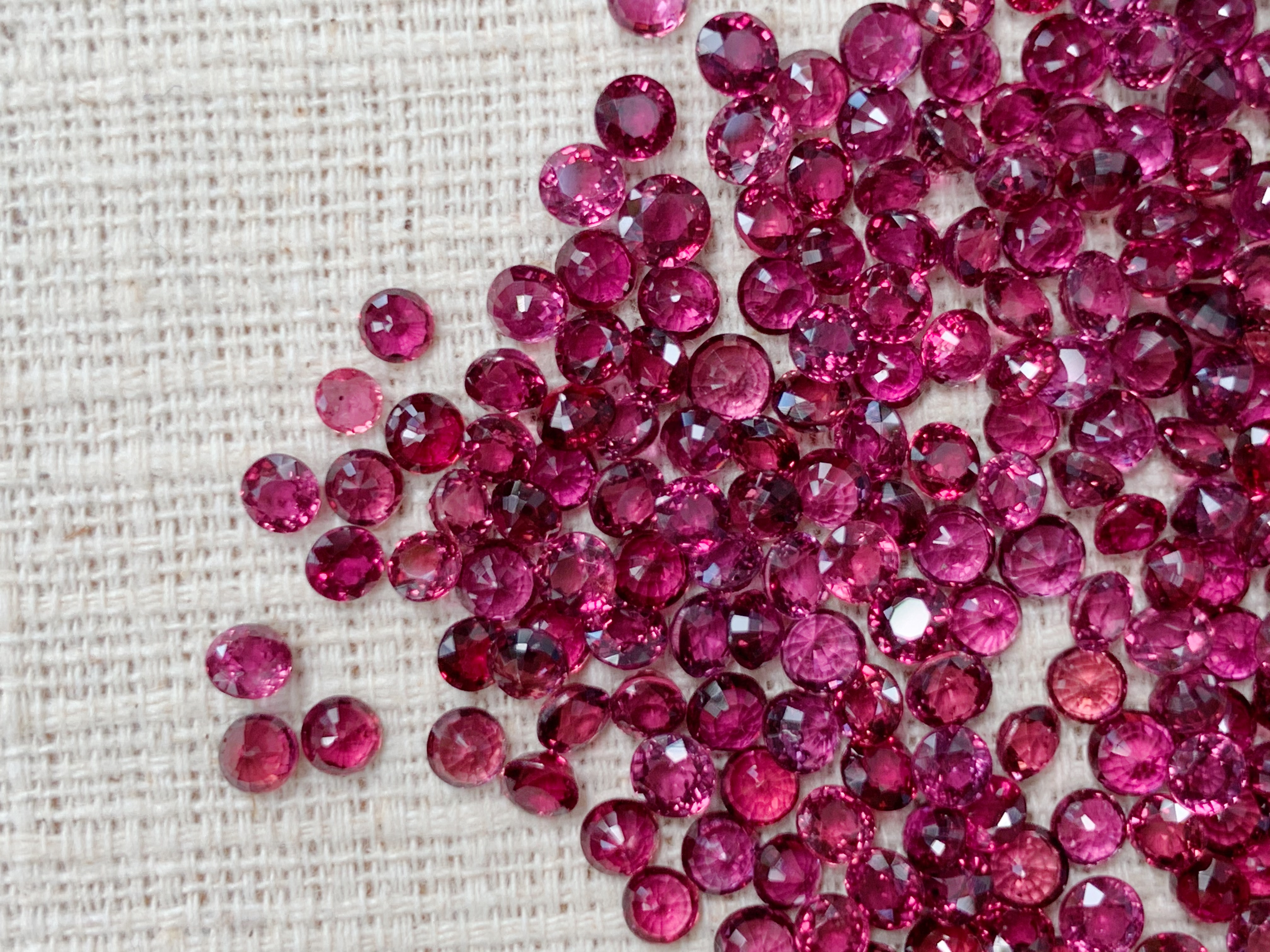 ทับทิมดิบ 2.9-3.2 มม. 1 กะรัต (คละsize)