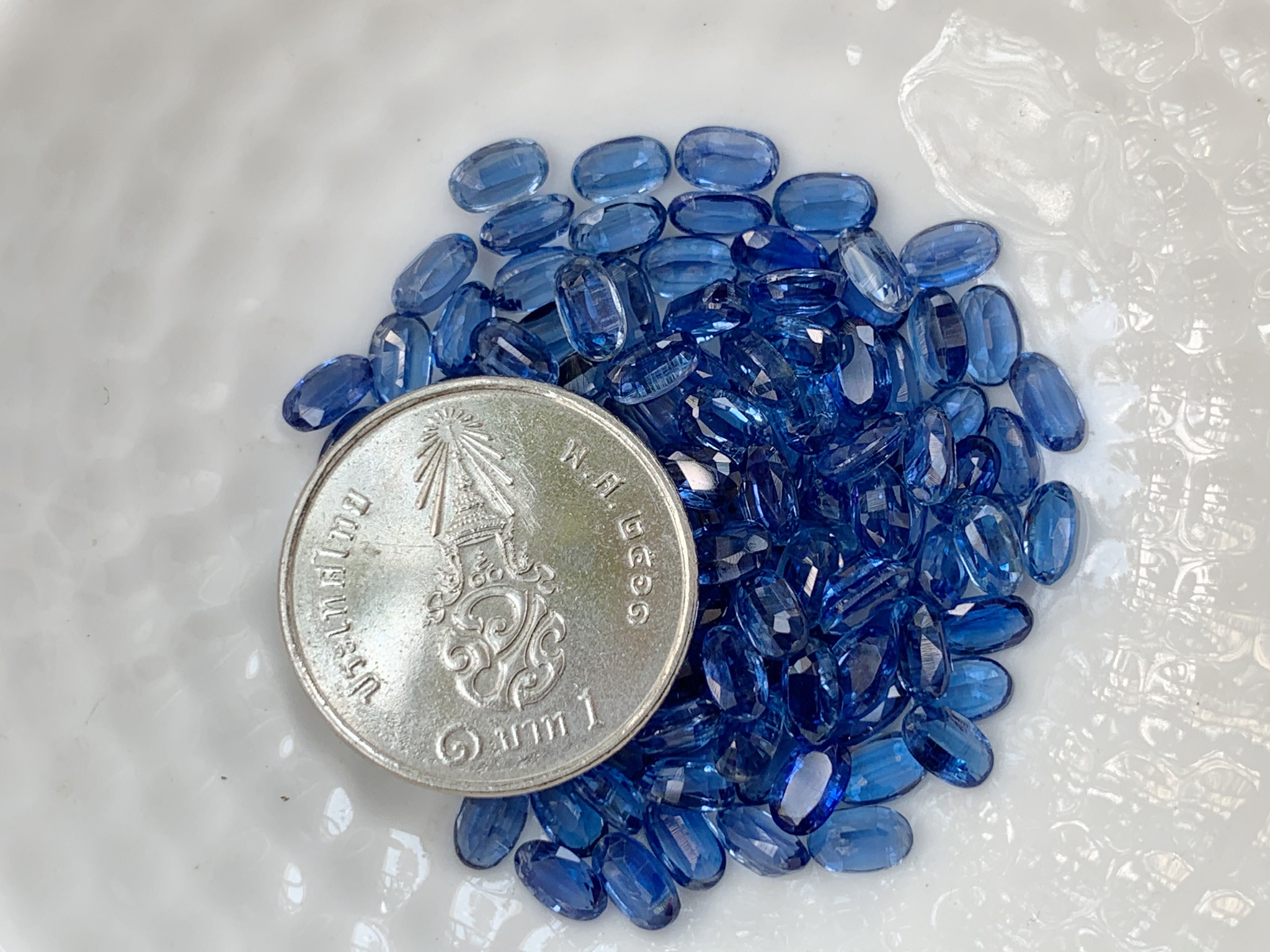 ไคยาไนท์ไข่ 5x3 mm. 1 กะรัต