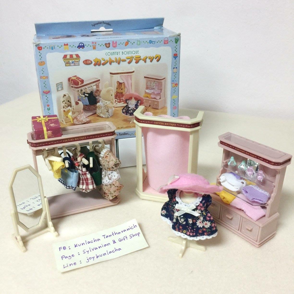 ห้องเสื้อรุ่นเก่าสีชมพูวินเทจ มีรอยจากการเล่นรบ้าง ซิลวาเนียน Country Boutique : Sylvanian Families