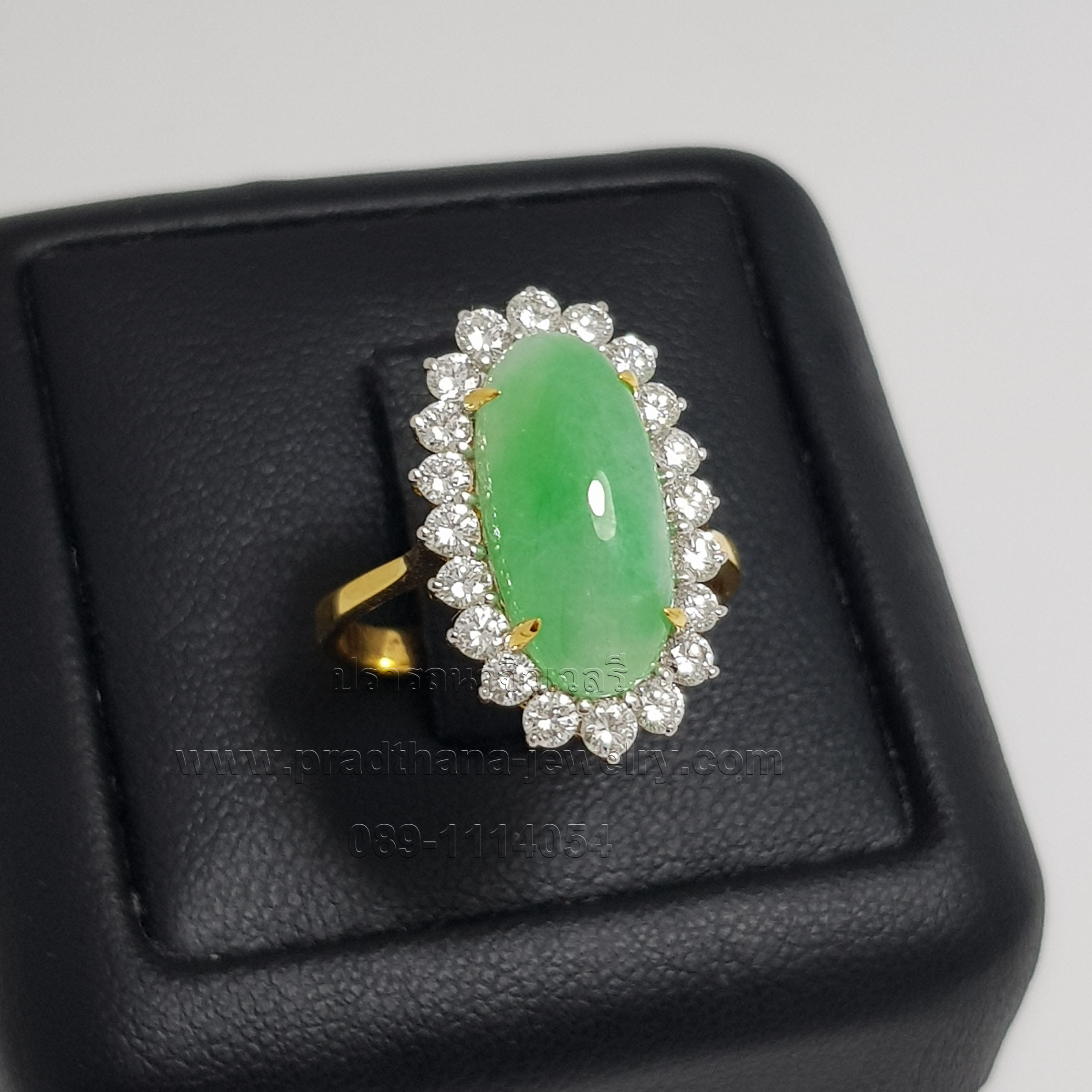 แหวนหยกล้อมเพชร