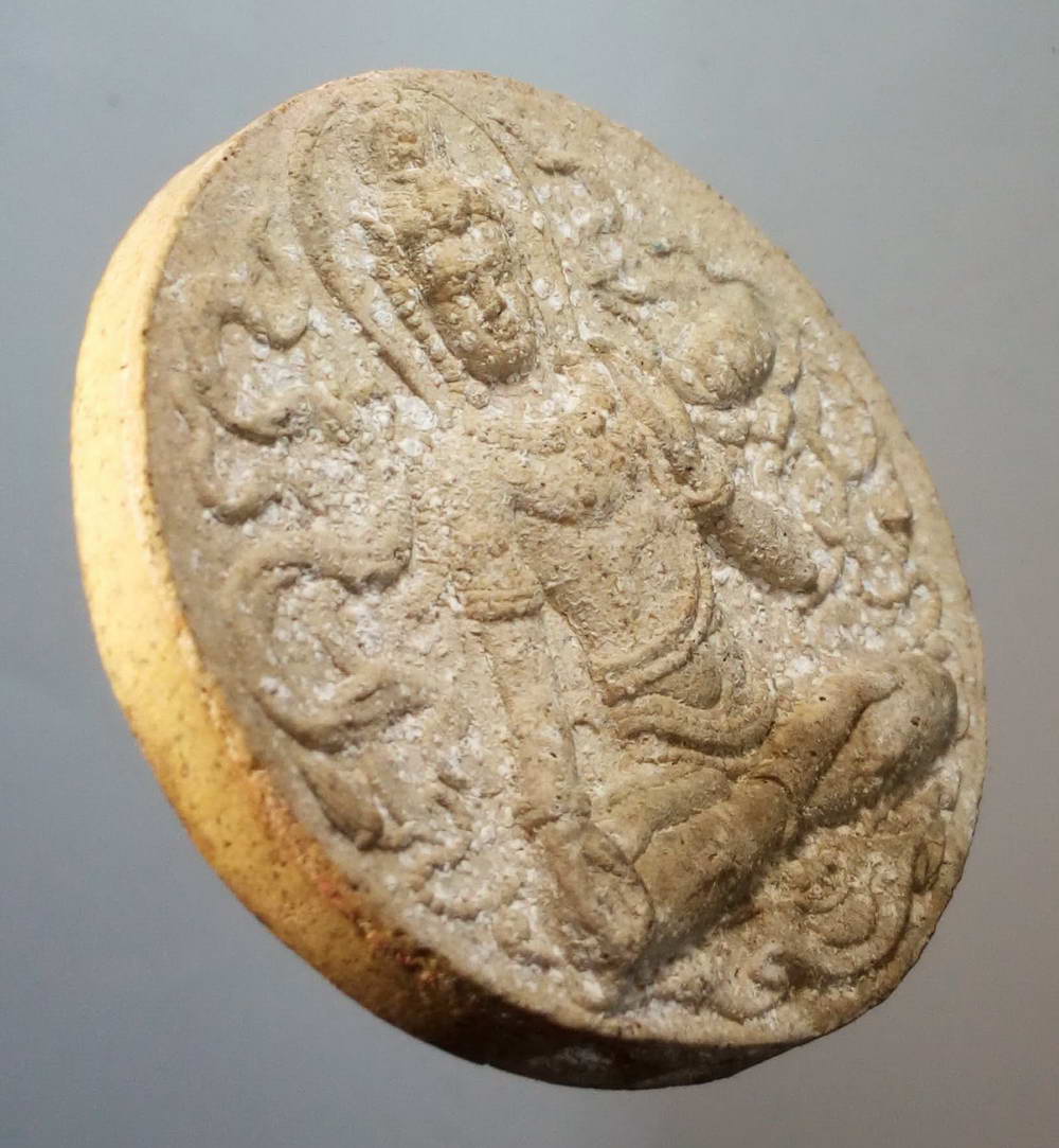 รหัสสินค้า จตุคามรามเทพ 058 พระเทวราชโพธิสัตว์จตุคามรามเทพ รุ่นมหาจักรพรรดิศรีวิชัยสุวรรณภูมิ เนื้อว่านขาว หมายเลข ๑๘๙