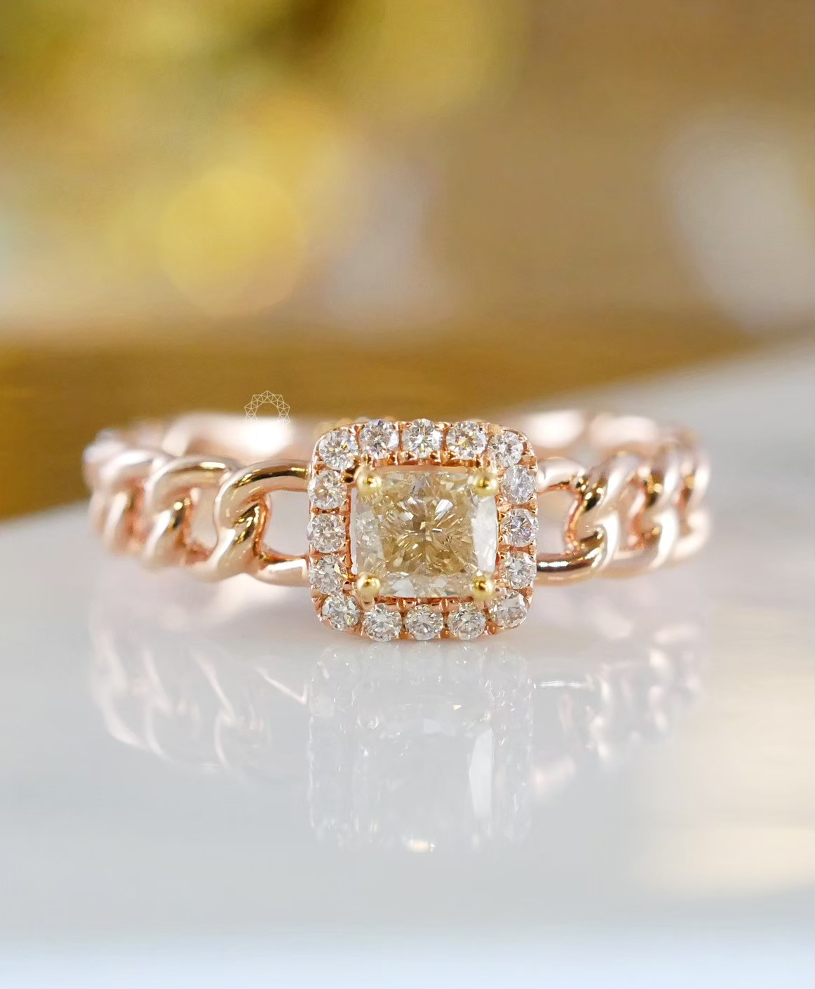แหวนเพชรทรง cushion fancy color 0.30ct