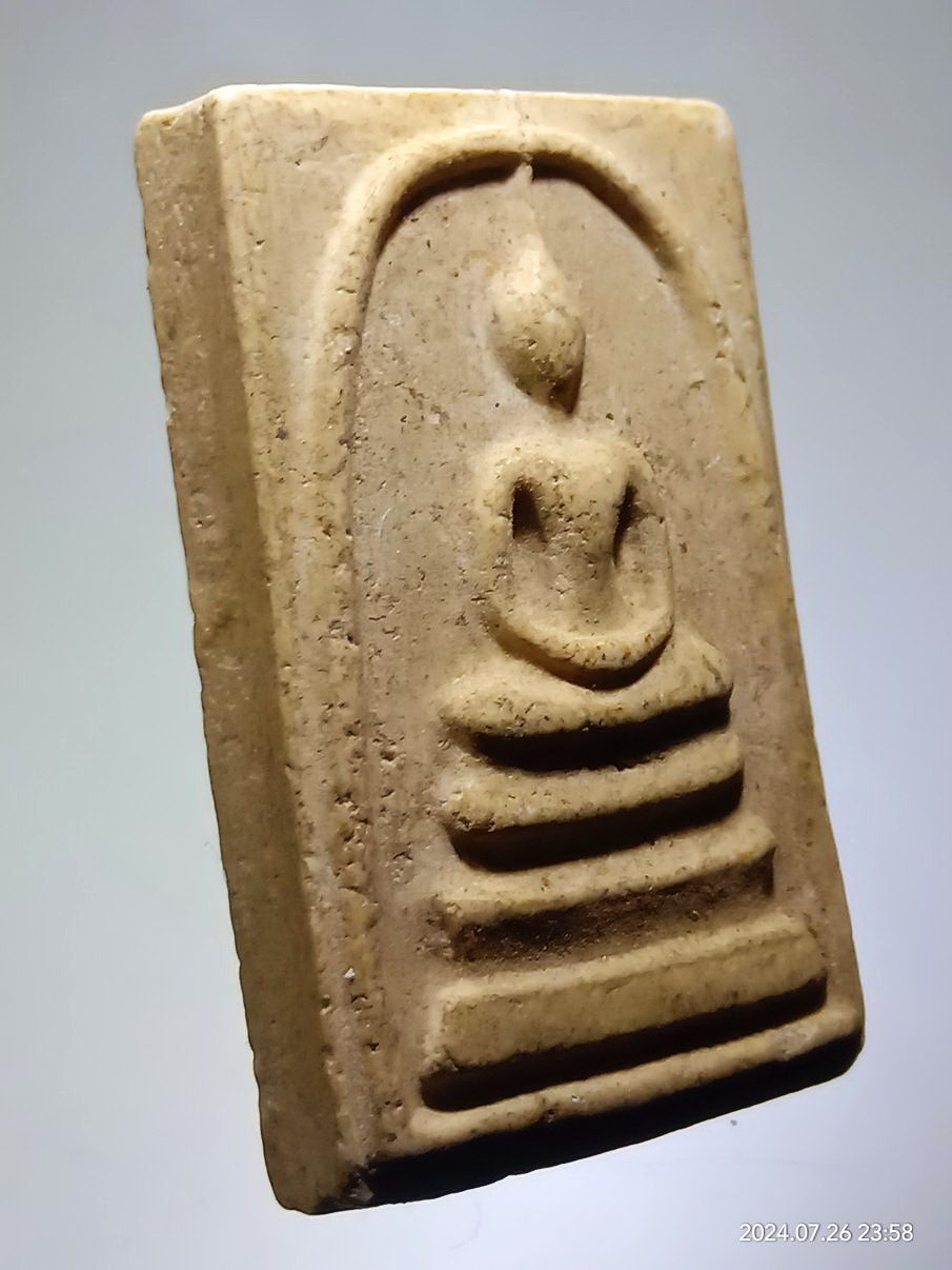 รหัสสินค้า พระสมเด็จ วัดต่างๆ 1260 พระสมเด็จเนื้อผง พิมพ์เกศทะลุซุ้ม สมเด็จพระมหาวีรวงศ์ มานิต ถาวโร สร้างปี 2544