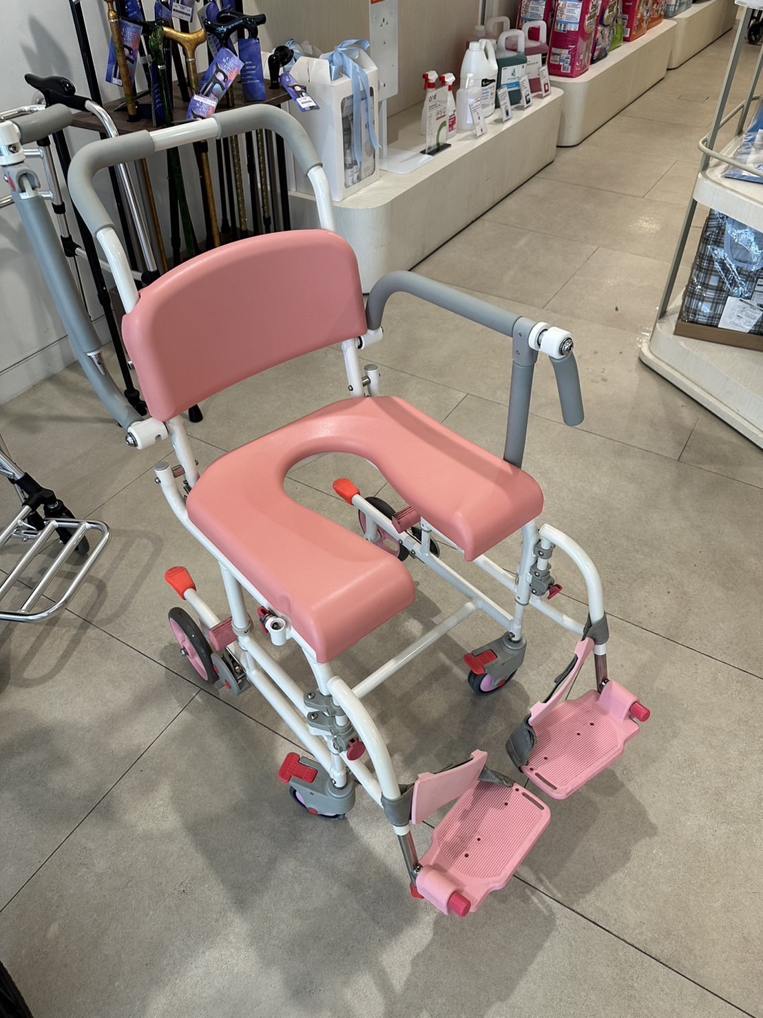 รถเข็นคร่อมสุขภัณฑ์ อาบน้ำ นั่งถ่าย อเนกประสงค์ Matsunaga Wheelchair รุ่น SW21W (入浴関連) แบรนด์จากประเทศญี่ปุ่น (รุ่นยอดนิยม)