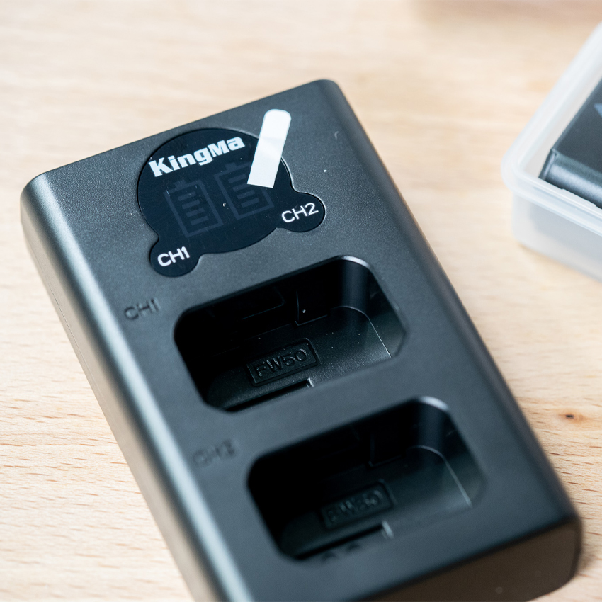 Kingma ชุดแท่นชาร์จDualแบบมีจอ + แบตเตอรี่ Sony NP-FW50 2ก้อน