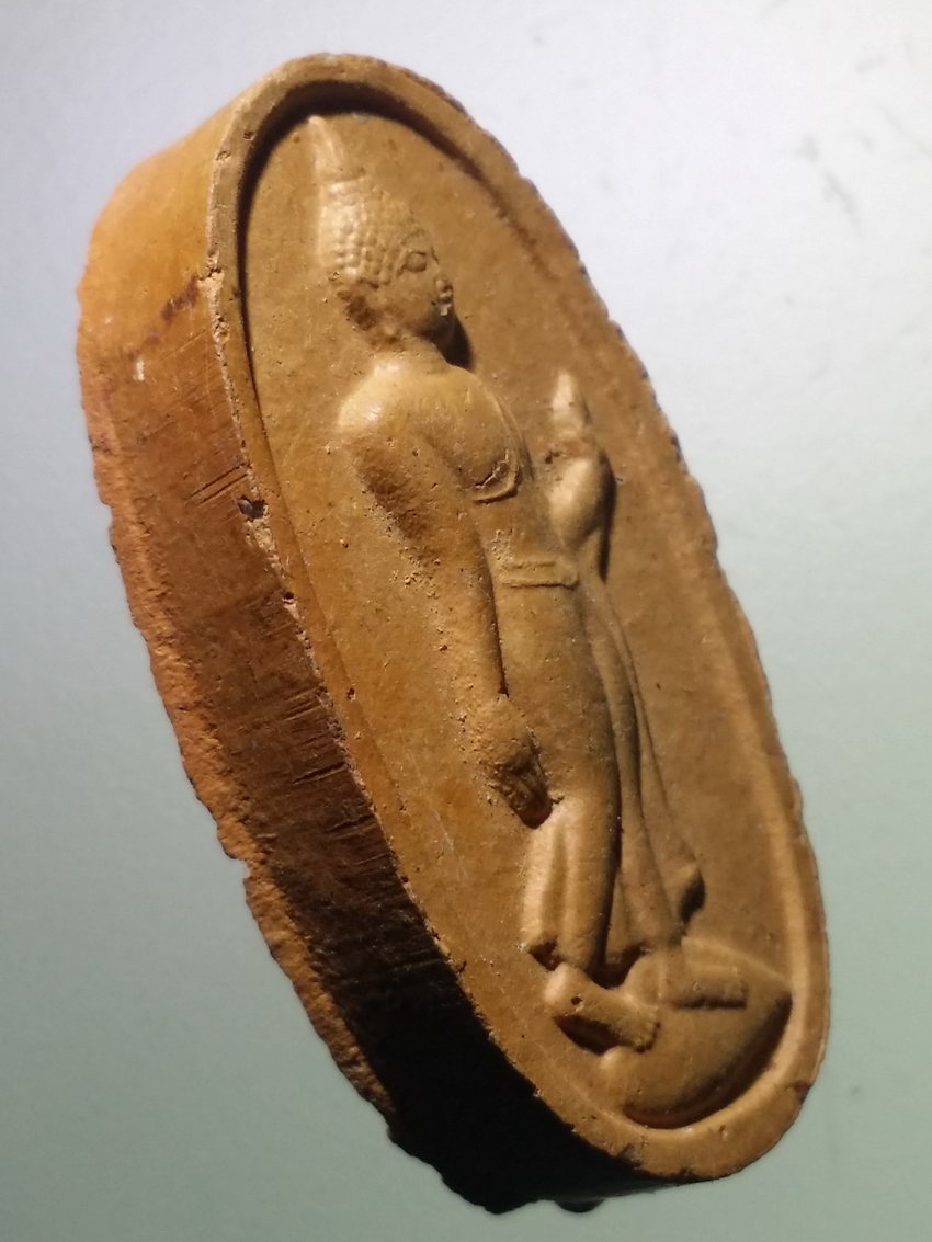 รหัสสินค้า พระไม่ทราบที่ 565 พระลีลาเนื้อดินเผา หลังเรียบไม่ทราบที่