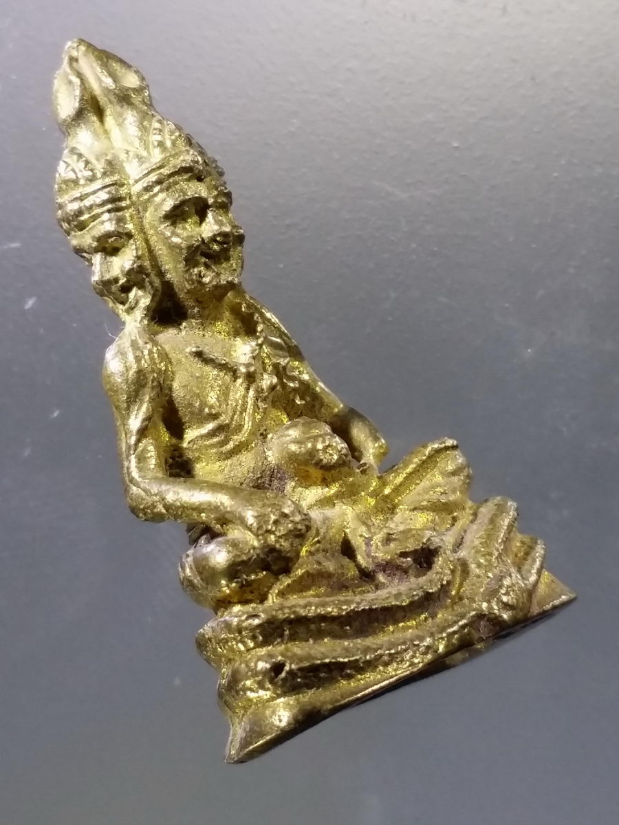 Antig Pim 064 รูปหล่อ พ่อปู่ฤาษีพรหมเมศ เนื้อทองสตางค์ ไม่ทราบสำนัก งานเก่ามีอายุครับ