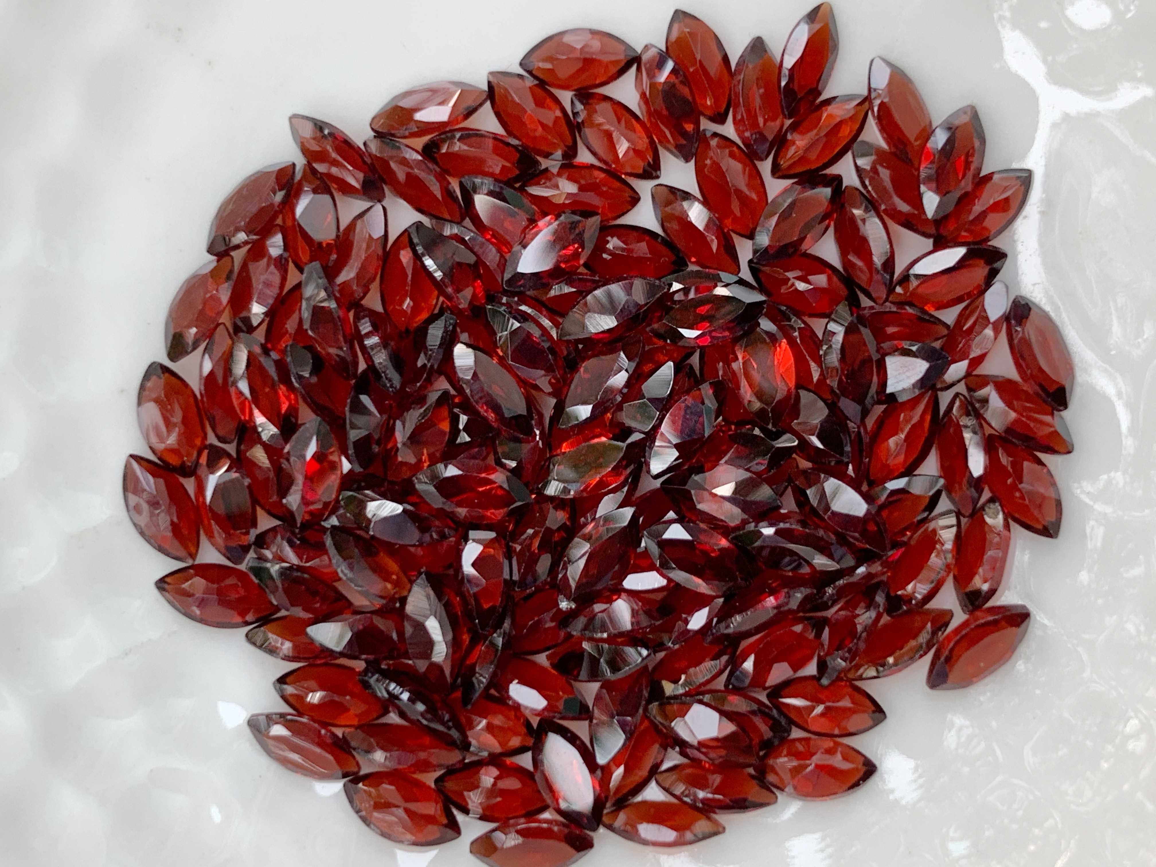 โกเมนมาคี 5x2.5mm. 5 กะรัต