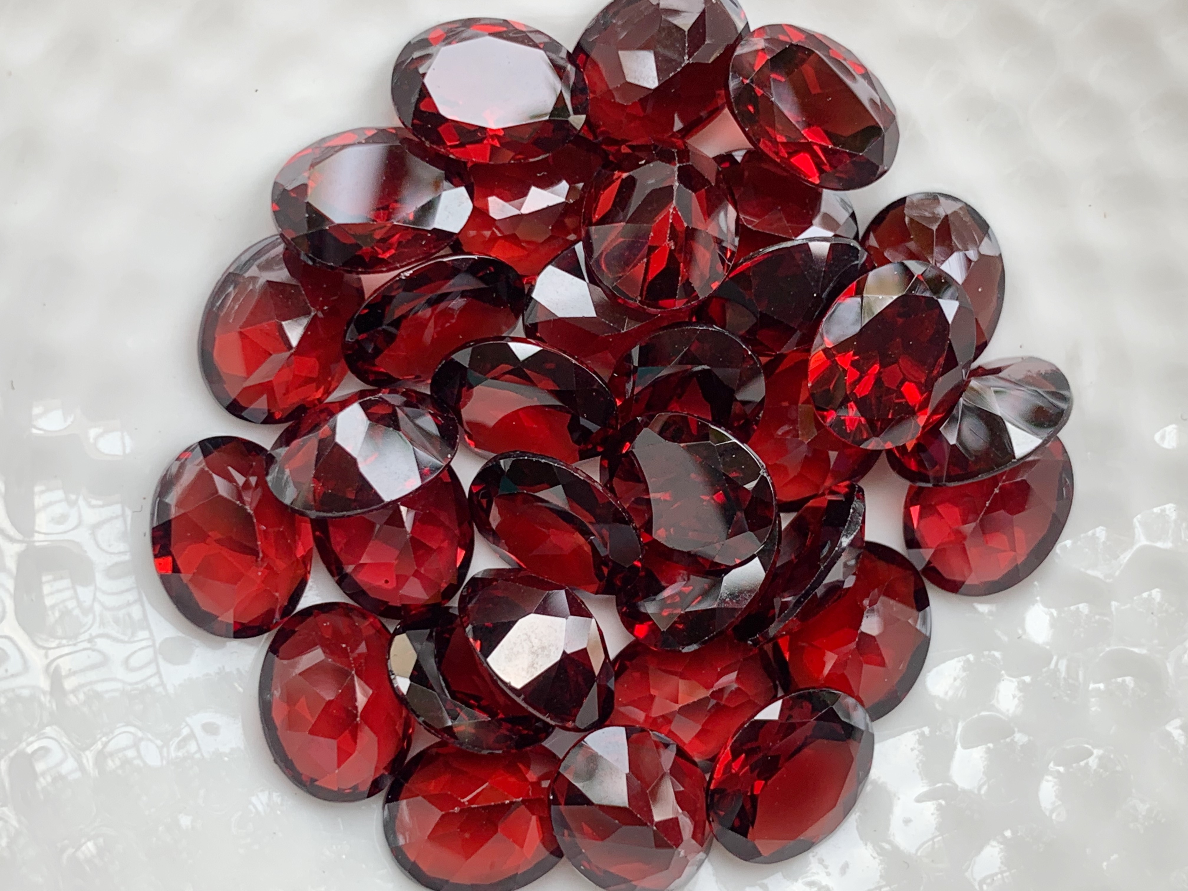 โกเมนไข่ 10x8 มม. 1 เม็ด