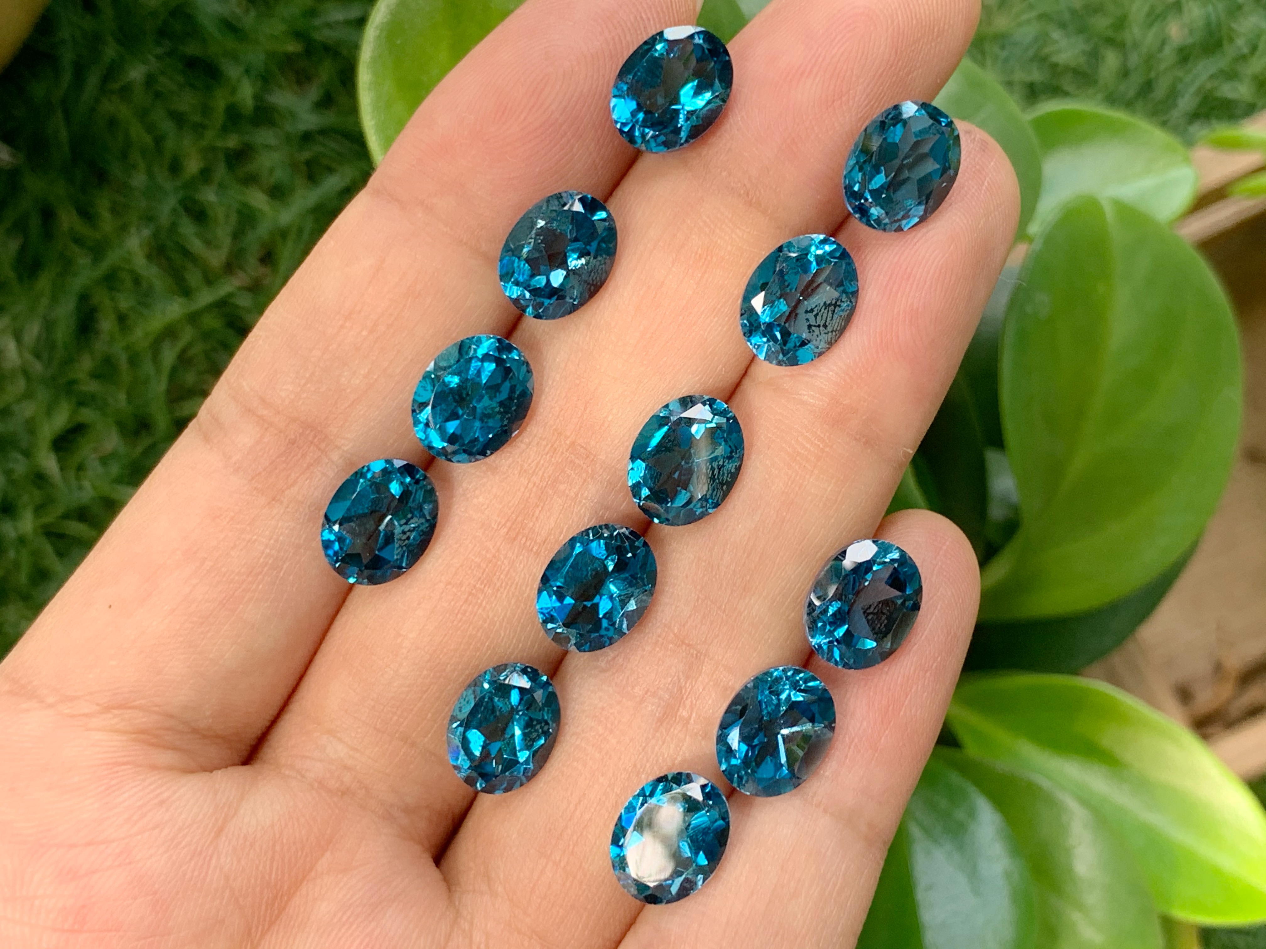 ลอนดอนบลูโทปาสไข่ 10x8 mm. 1 เม็ด