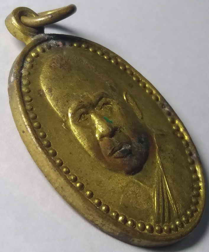 รหัสสินค้า นครสวรรค์ 035 เหรียญหลวงพ่ออ้วน วัดหนองกระโดน อำเภอลาดยาว จังหวัดนครสวรรค์ หลังพญาราหูสร้างขึ้นเมื่อวันที่ 24 ตุลาคมปี 2538 ปลุกเสกวันสุริยุปราคาเต็มดวง