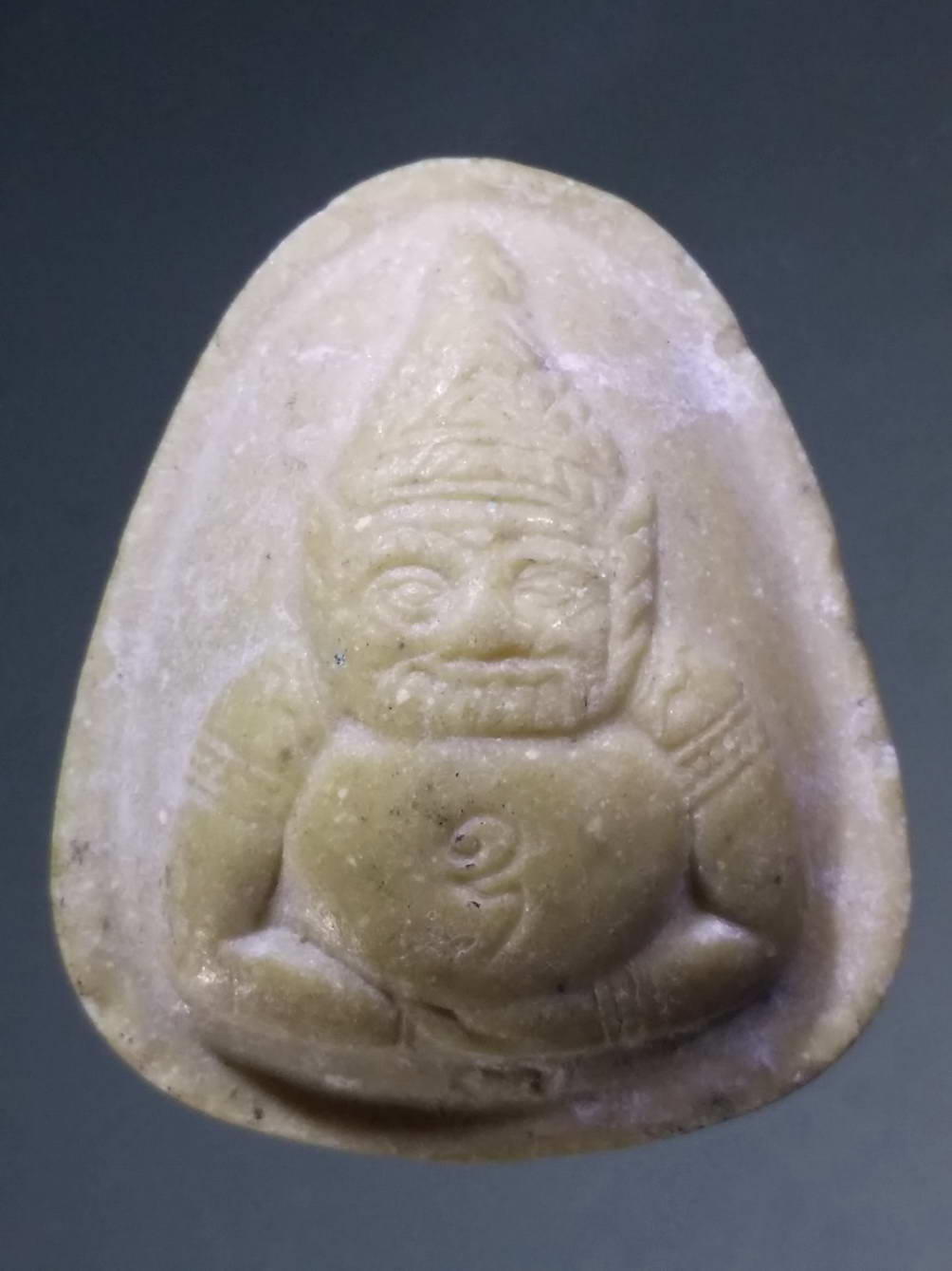 รหัสสินค้า พระปิดตา ทั่วไป 157 พระปิดตาเนื้อผงน้ำมัน หลังพญาราหู หลวงพ่อพุฒ วัดกลางบางพระ จังหวัดนครปฐม