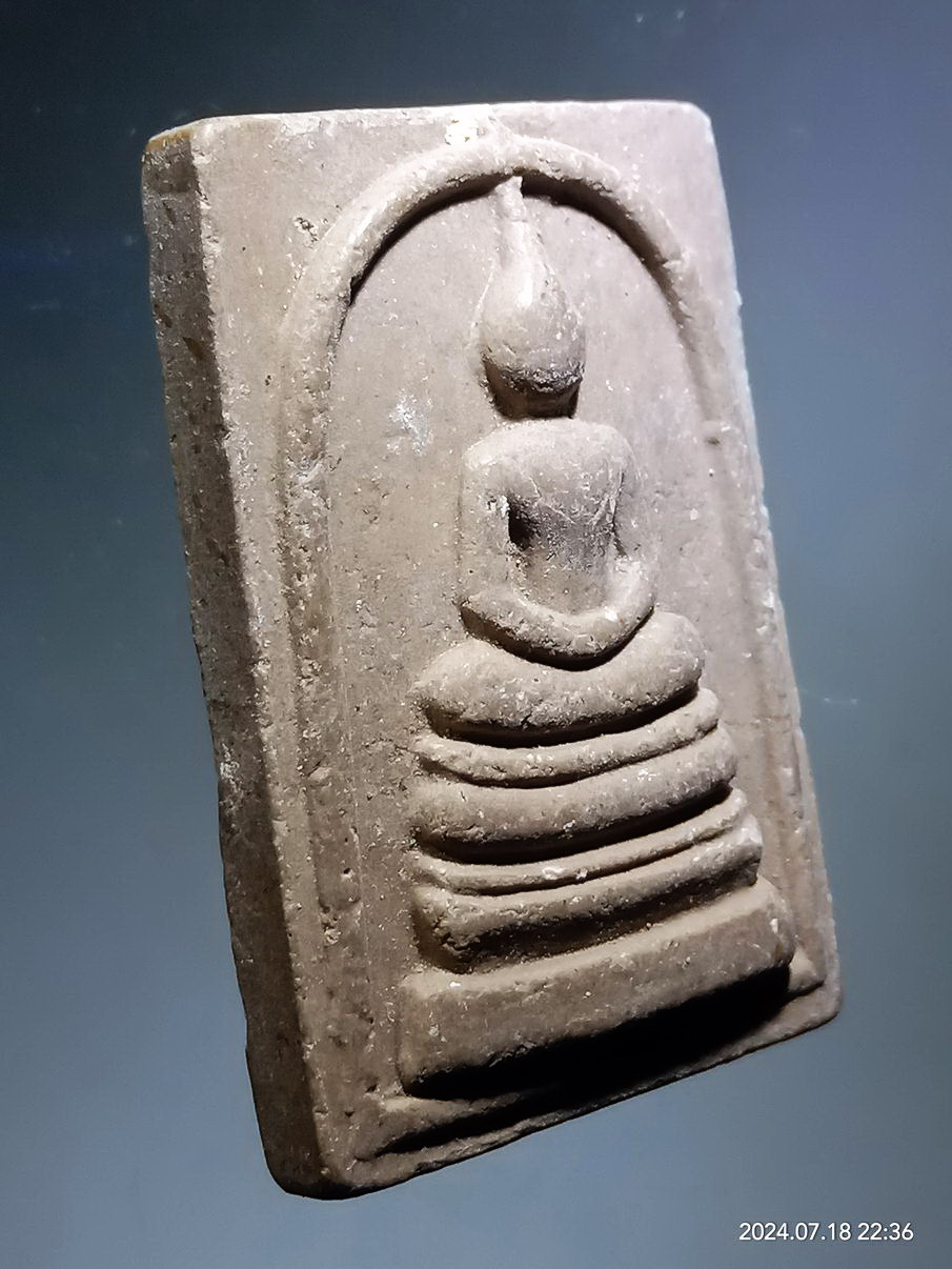 รหัสสินค้า พระสมเด็จ วัดต่างๆ 1232 พระสมเด็จเนื้อผง หลังยันต์ หลวงปู่สิน ภททาจาโร วัดละหารใหญ่ จังหวัดระยอง ที่ระลึกงานปิดทองฝังลูกนิมิต ปี 2554