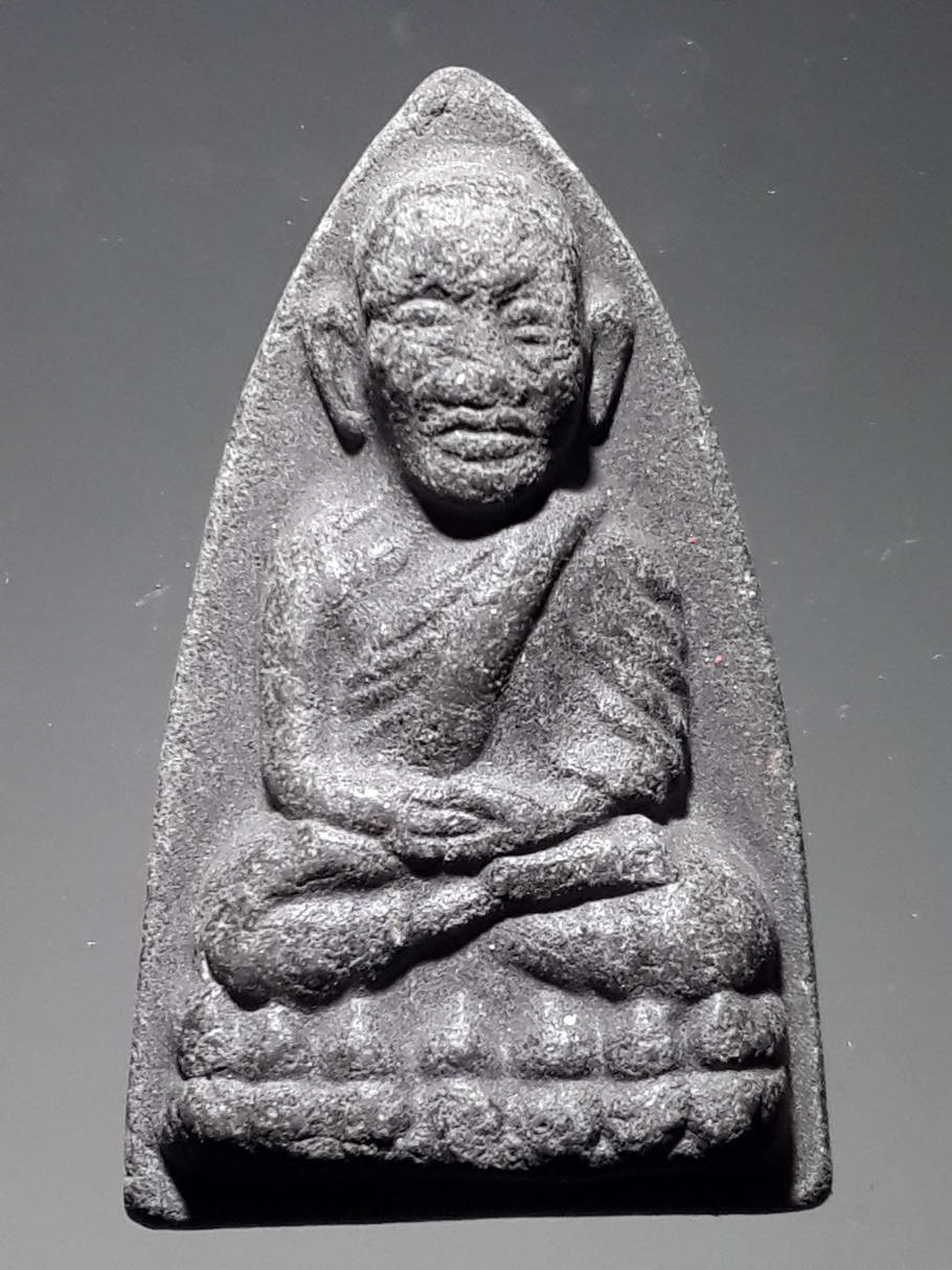 รหัสสินค้า หลวงปู่ทวด วัดต่างๆ 333 หลวงปู่ทวด วัดช้างให้ จังหวัดปัตตานี เนื้อว่าน พิมพ์เตารีด หลังตัวหนังสือนูน