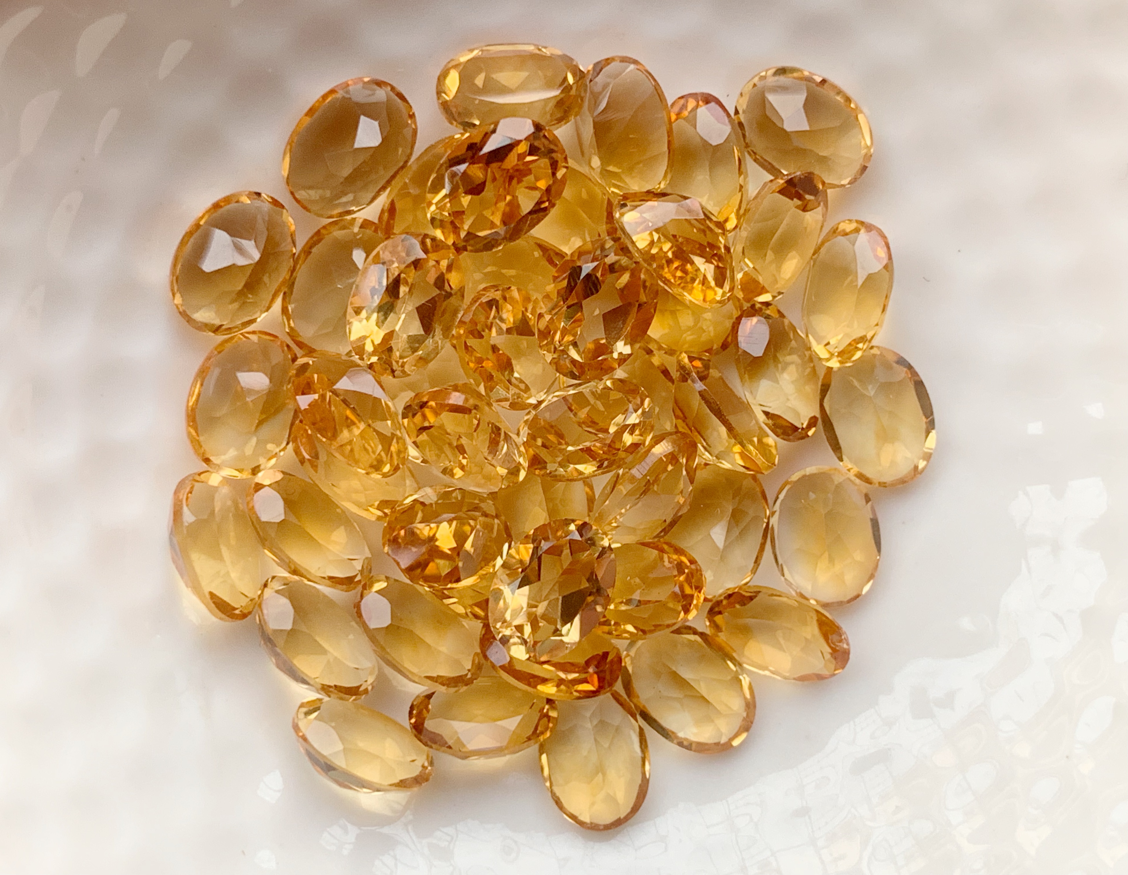 ซิทรินไข่ 8X6 มม. 5 กะรัต