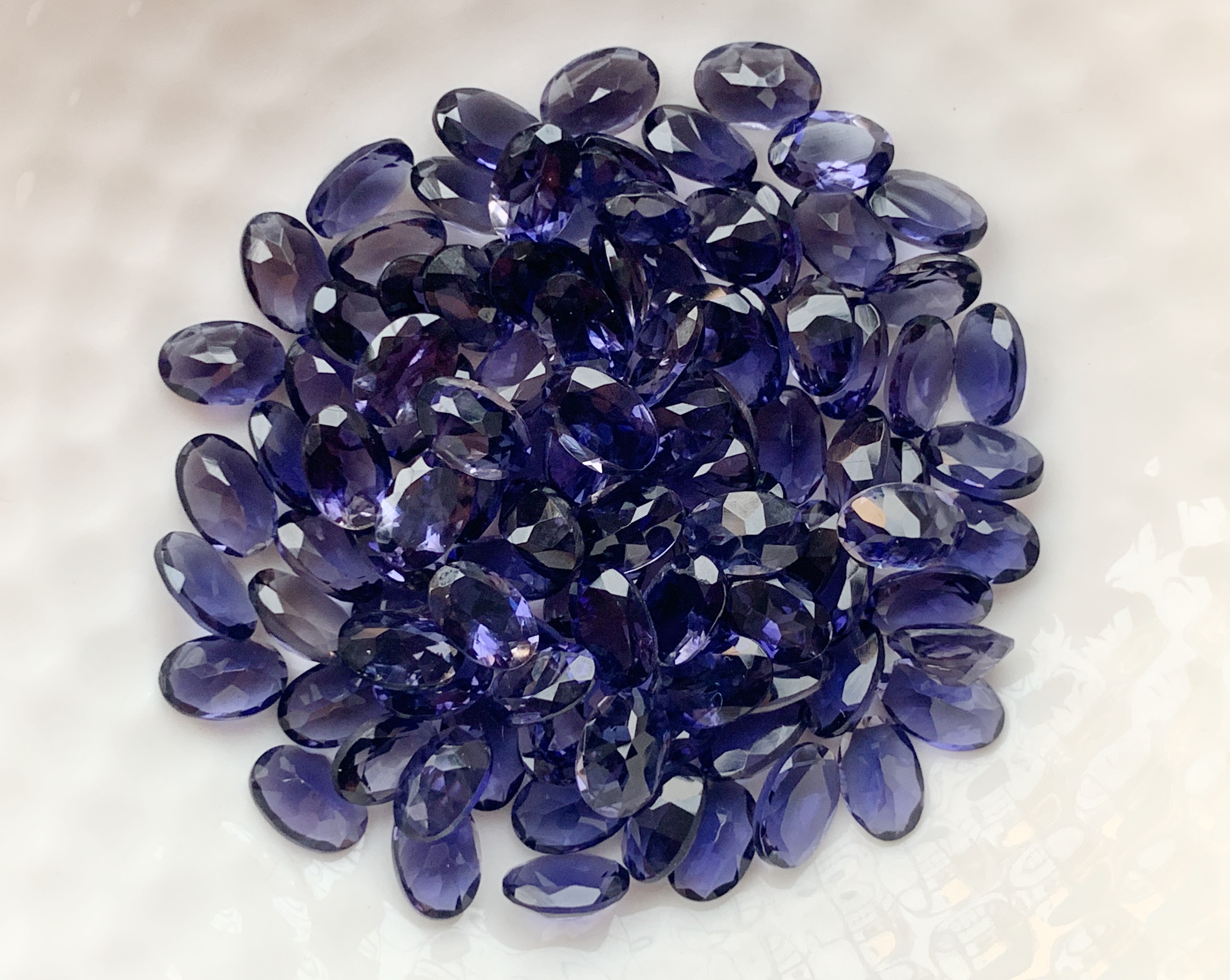 ไอโอไลท์ไข่ 6X4 มม. 5 กะรัต