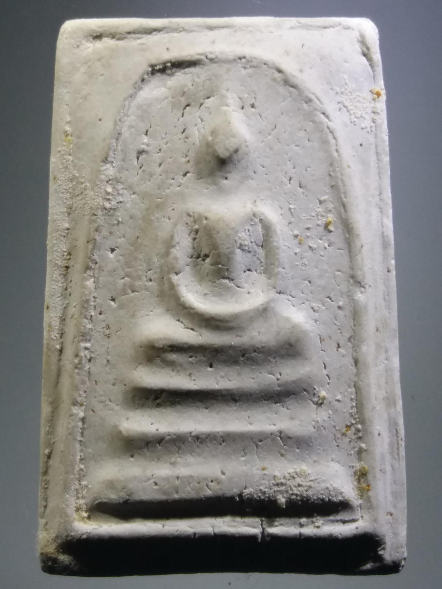 รหัสสินค้า พระมีกล่อง 3928 พระสมเด็จพิมพ์พระประธาน เนื้อผง ด้านหลังปั๊มตรายาง วัดนางชี พุทธาภิเษกปี 2536