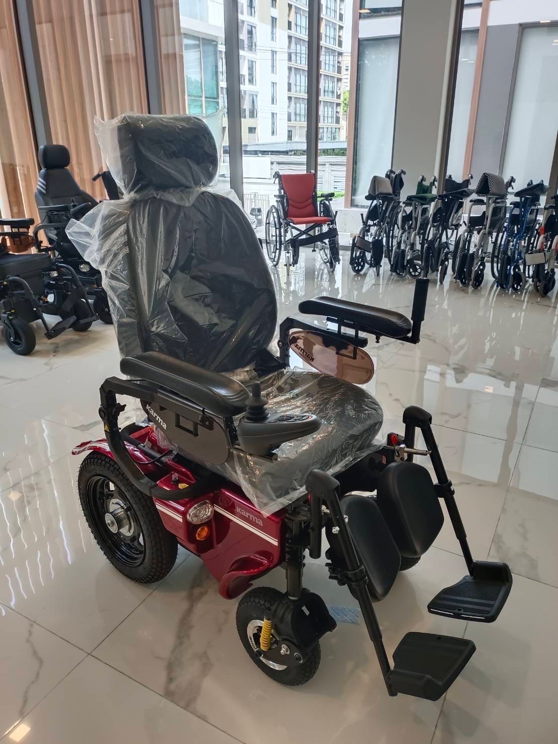 รถเข็นไฟฟ้าคาร์ม่า รุ่น Saber KP45.5 (Power WheelChair KARMA Saber KP45.5) สามารถปรับเอนนอนได้ด้วยระบบแมนนวล ของแท้ รับประกันศูนย์ไทย 5 ปี (รุ่น TOP)