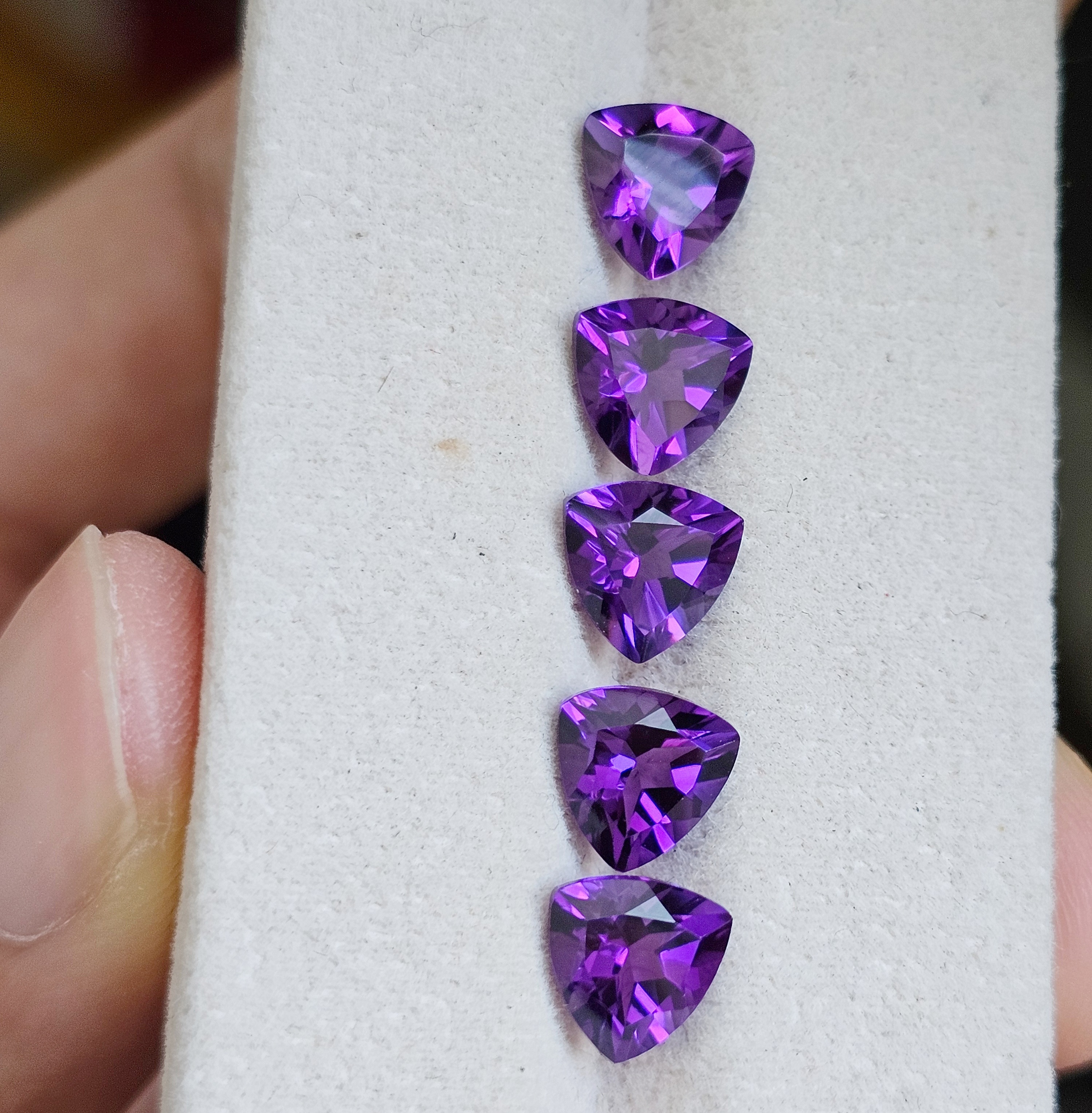 อเมทิสสามเหลี่ยม 7x7mm. 1 เม็ด