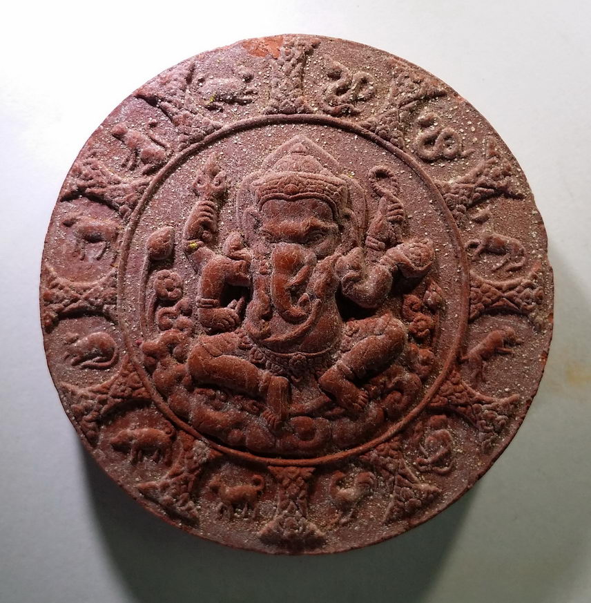 รหัสสินค้า จตุคามรามเทพ 162 พระเทวราชโพธิสัตว์ จตุคามรามเทพ หลังพระพิฆเณศวร เนื้อว่านแดง ไม่ทราบรุ่น พระรายการนี้ให้เช่าบูชาแล้ว