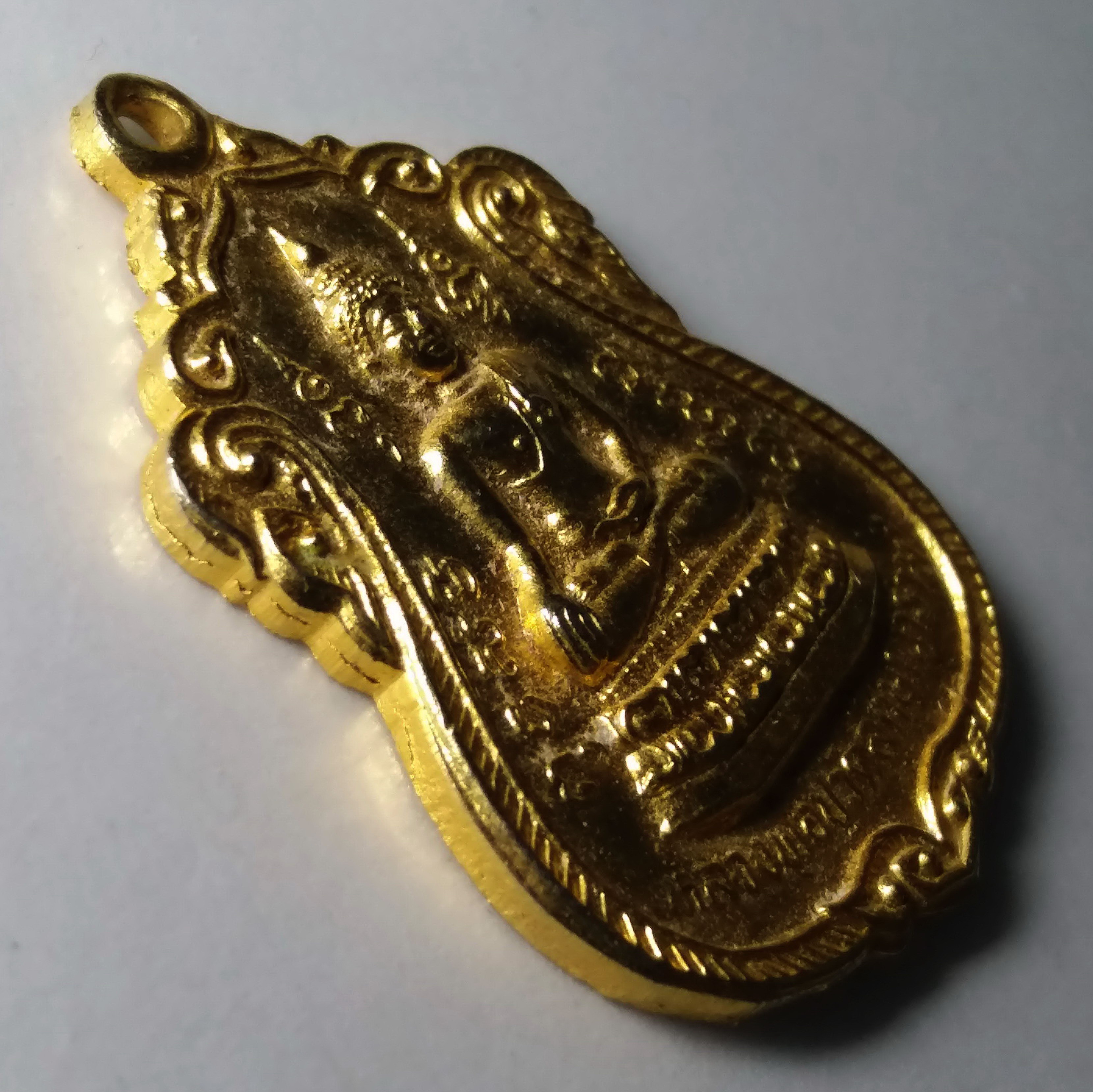 รหัสสินค้า เหรียญพระพุทธ 222 เหรียญเสมากะไหล่ทอง หลวงพ่อปู่ วัดลักษณาราม อำเภอบ้านแหลม จังหวัดเพชรบุรี สร้างปี 2528 ที่ระลึกในงานผูกพัทธสีมา พระรายการนี้ให้เช่าบูชาแล้ว