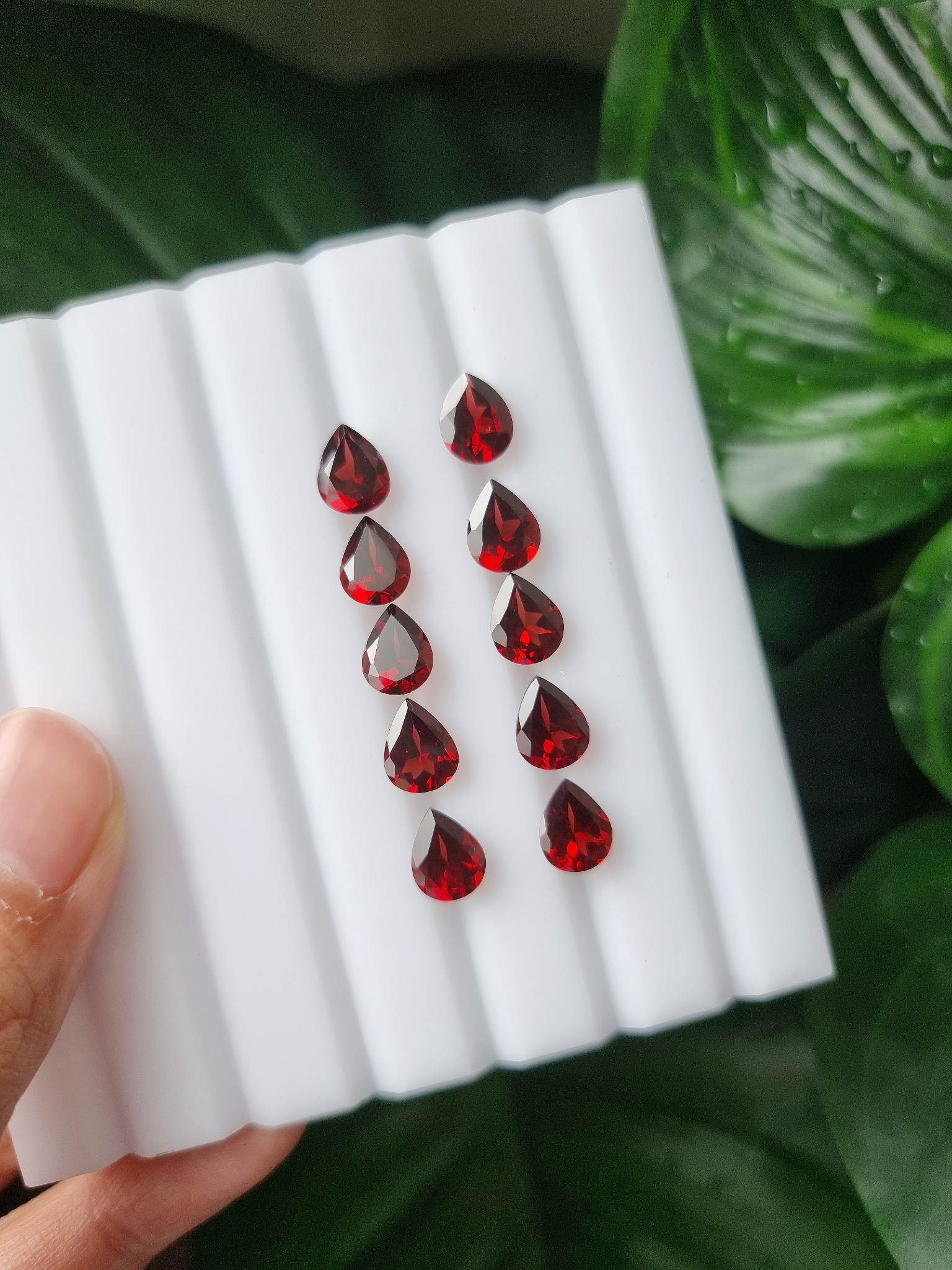 โกเมนหยดน้ำ 9x7 มม. 1 เม็ด