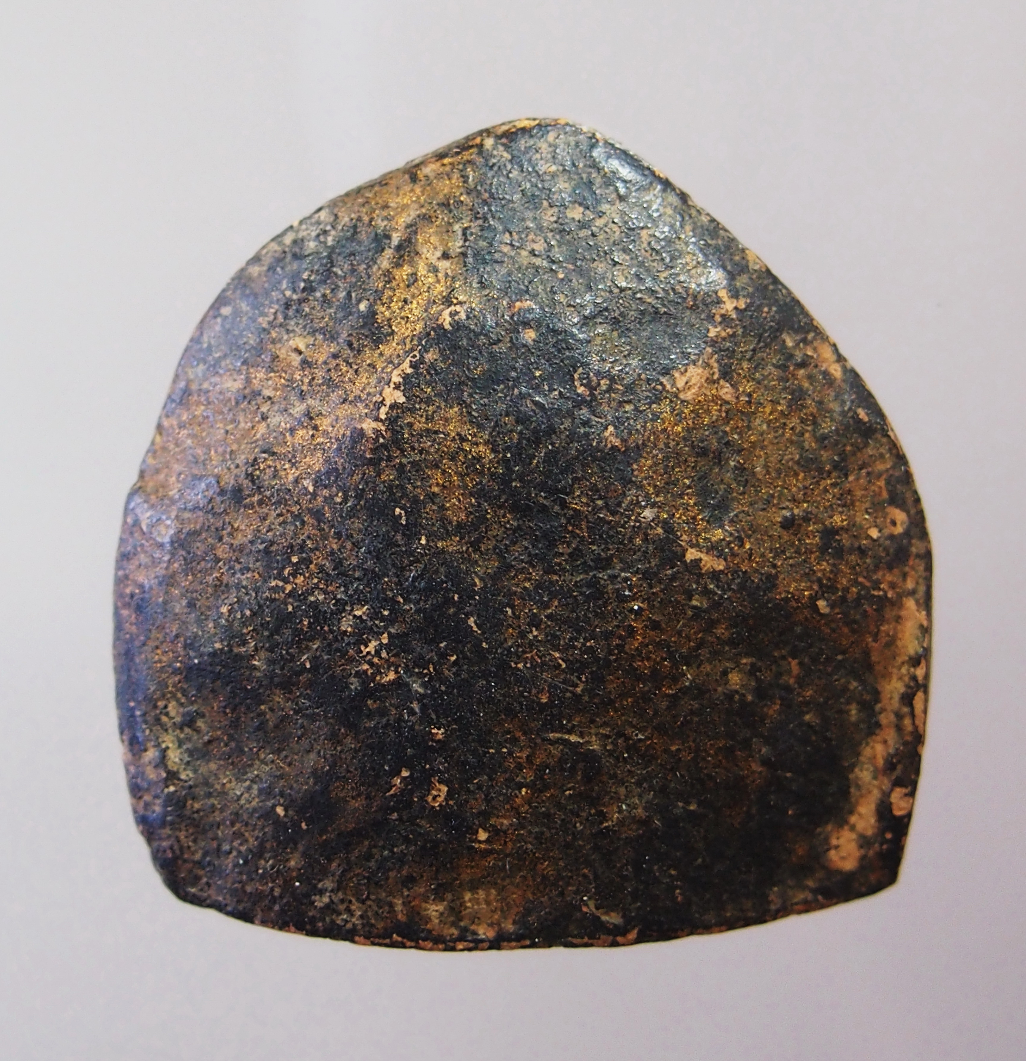 รหัสสินค้า พระกรุ 082 พระตรีกาย เนื้อดิน ลงรักดำ บางคนดูเป็นพระกรุ บางคนดูเป็นพระเกจิยุคเก่า ไม่ทราบที่