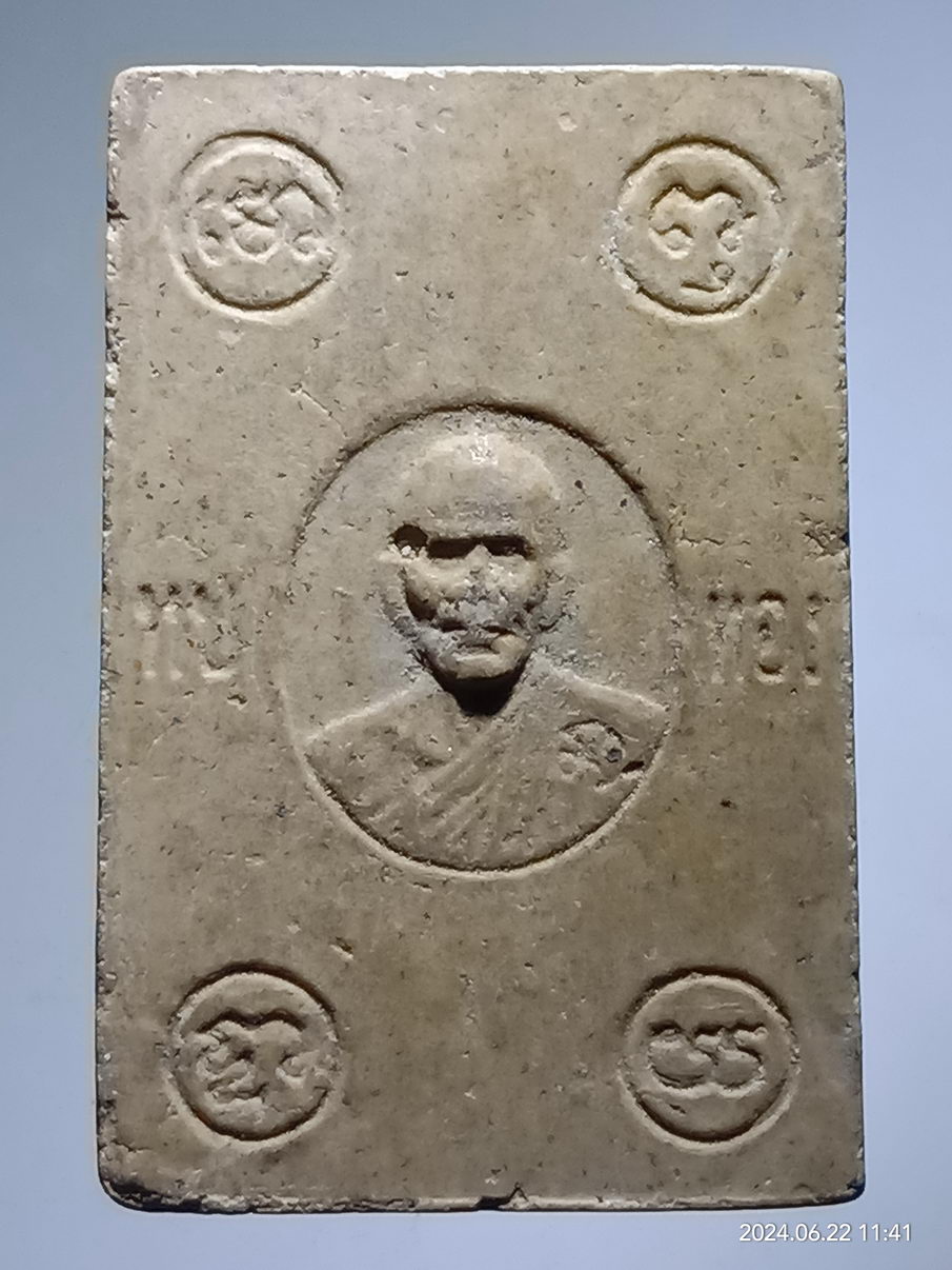 รหัสสินค้า พระเนื้อดิน เนื้อผง เนื้อว่าน 078 พระพุทธเนื้อผงปางประทานพร ฐานบัว หลังพระเกจิ เขียนว่า ทบ ทอง ด้านหลัง ไม่ทราบที่