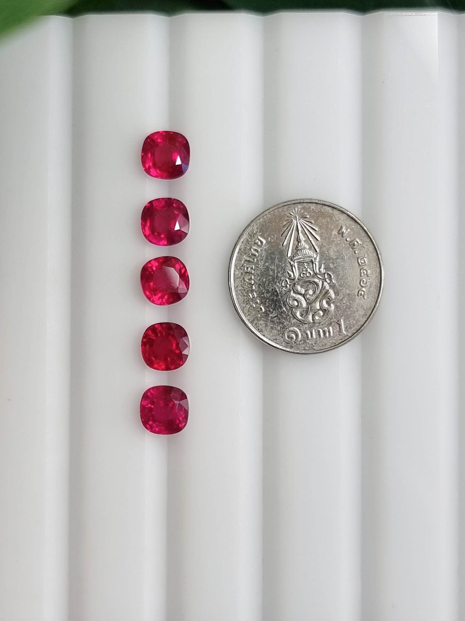 พลอยทับทิมเผาใหม่ 6.2x6.2มม.ขายยกชุด 5 เม็ด