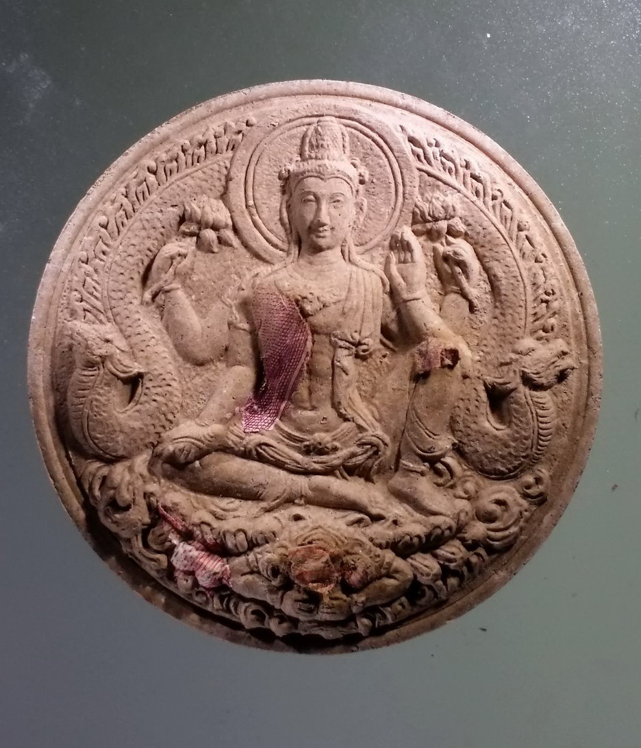 รหัสสินค้า จตุคามรามเทพ 207 พระเทวราชโพธิสัตว์จตุคามรามเทพ รุ่น ราชามหาเศรษฐี 50 เนื้อว่าน ผสมธนบัตร ปิดแผ่นทองคำเปลว กดนำฤกษ์ ปลุกเสกในฤกษ์