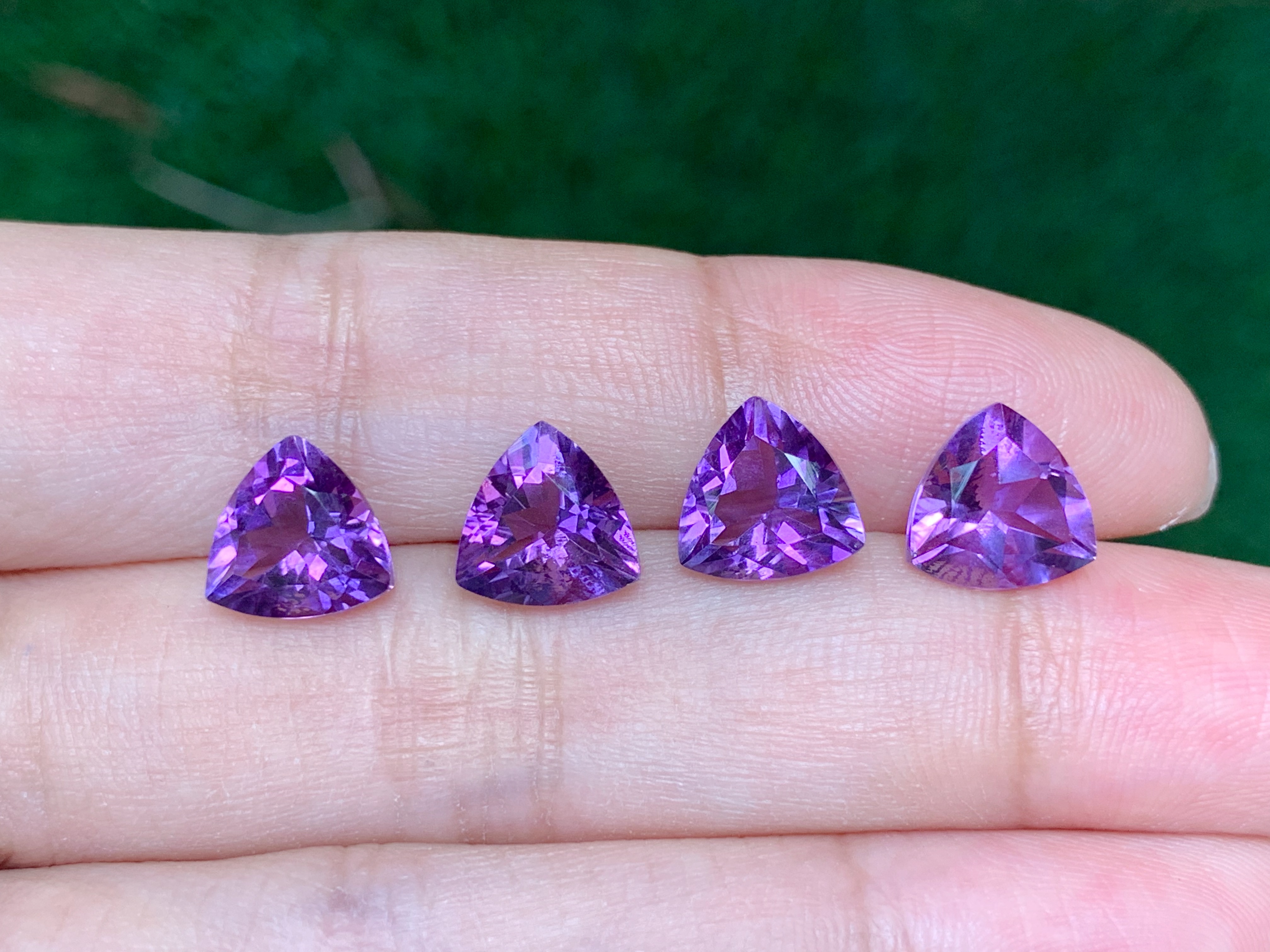 อเมทิสสามเหลี่ยม 9X9 มม. 1 เม็ด