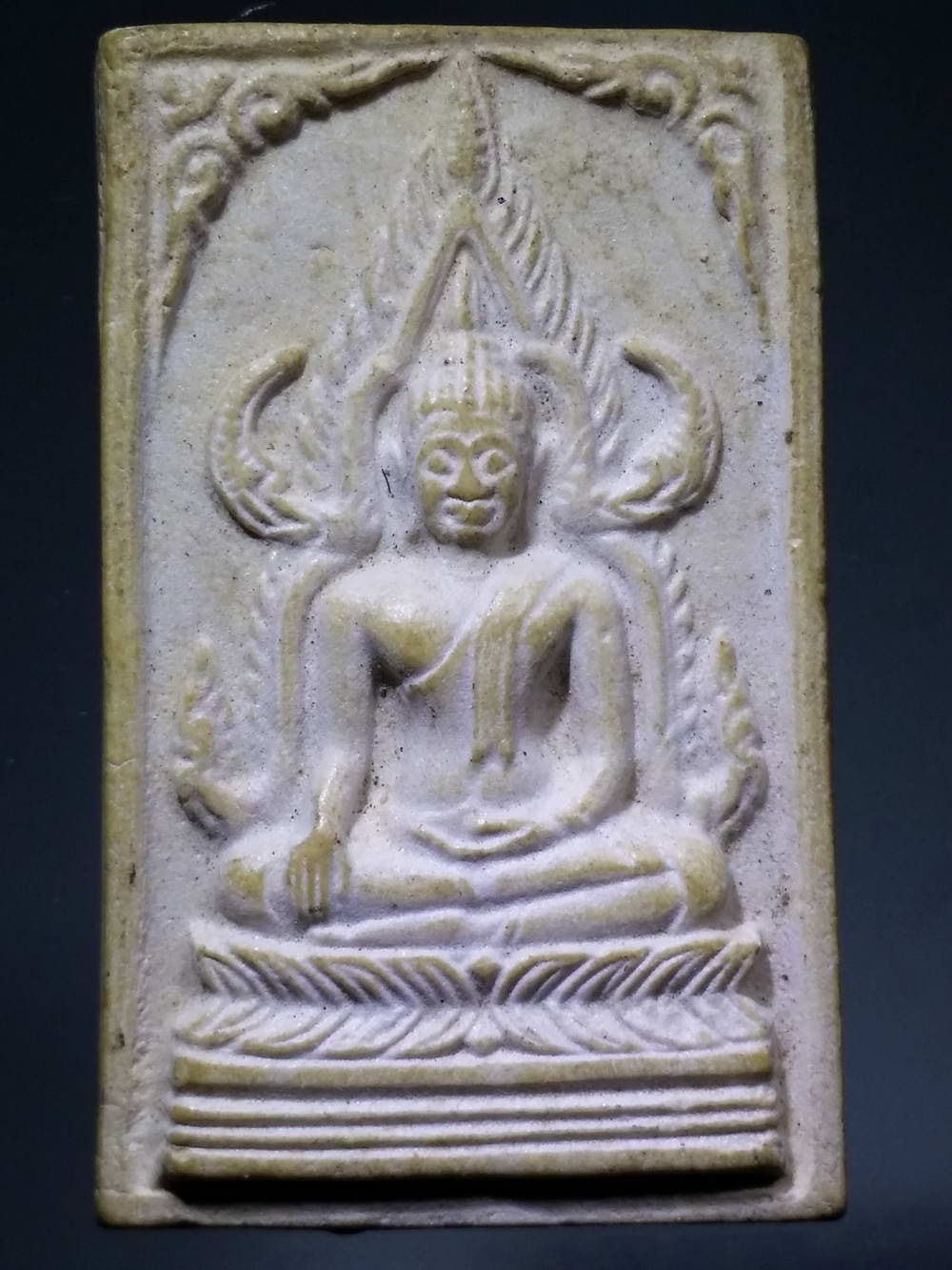 รหัสสินค้า พระเนื้อดิน เนื้อผง เนื้อว่าน 1044 พระพุทธชินราชเนื้อผงหลังยันต์ห้า รุ่นสร้างโบสถ์ วัดใหม่สองห้อง จังหวัดอยุธยา
