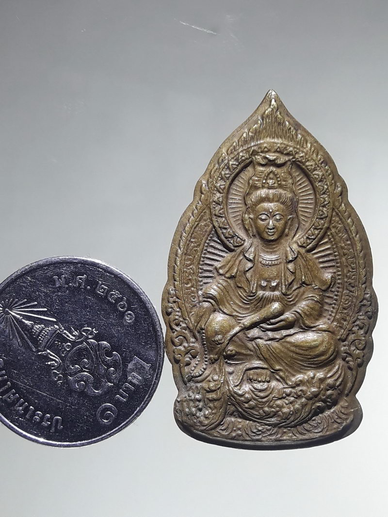รหัสสินค้า เทพจีน - เทพฮินดู 140 เหรียญพระโพธิสัตว์กวนอิม อวโลกิเตศวร ปางเทเงิน วัดกุศลสมาคร สัมพันธวงศ์ จ.กรุงเทพฯ ปี 2548