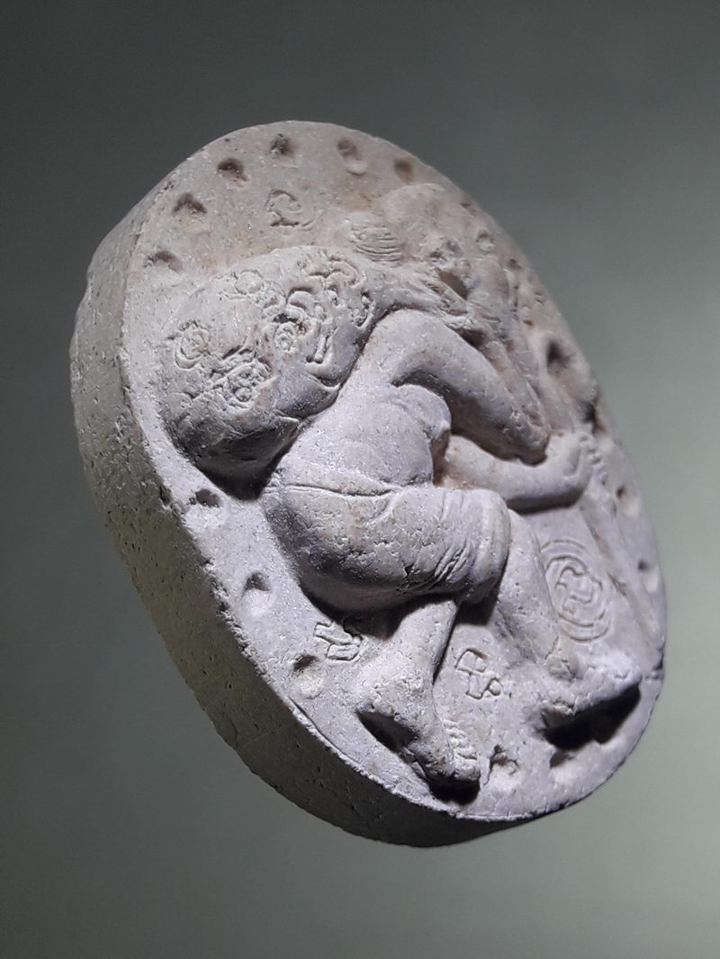 รหัสสินค้า พระเนื้อดิน ผง ว่าน 10426 พ่อปู่ชูชก เนื้อผงพุทธคุณ หลังยันต์ วัดแม่ศรีเมือง