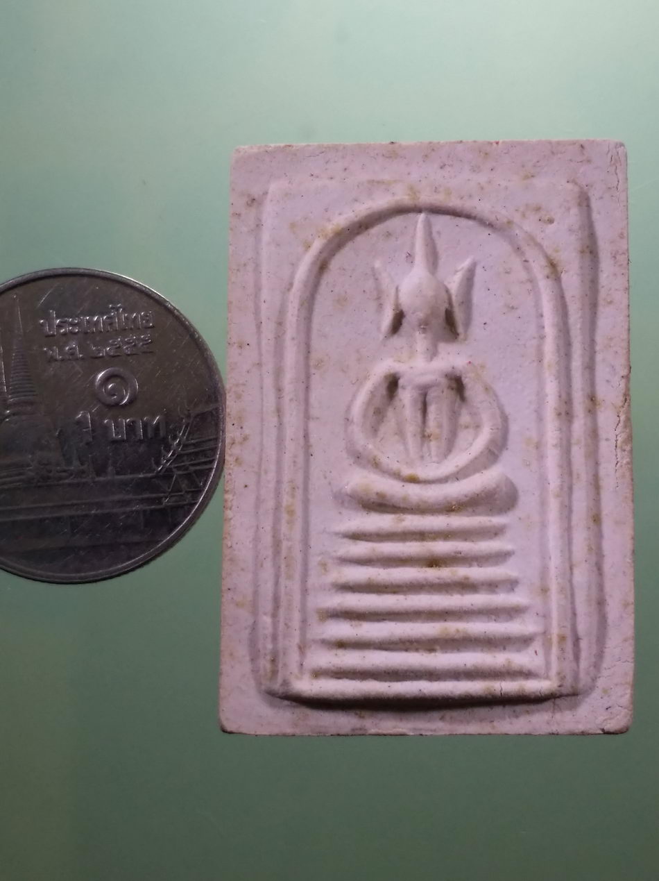 รหัสสินค้า พระมีกล่อง 096 พระสมเด็จเกศไชโย หลังสิงห์ วัดไชโยวรวิหาร อำเภอไชโย จังหวัดอ่างทอง รุ่นไชยมงคล พระสวยกล่องเดิม